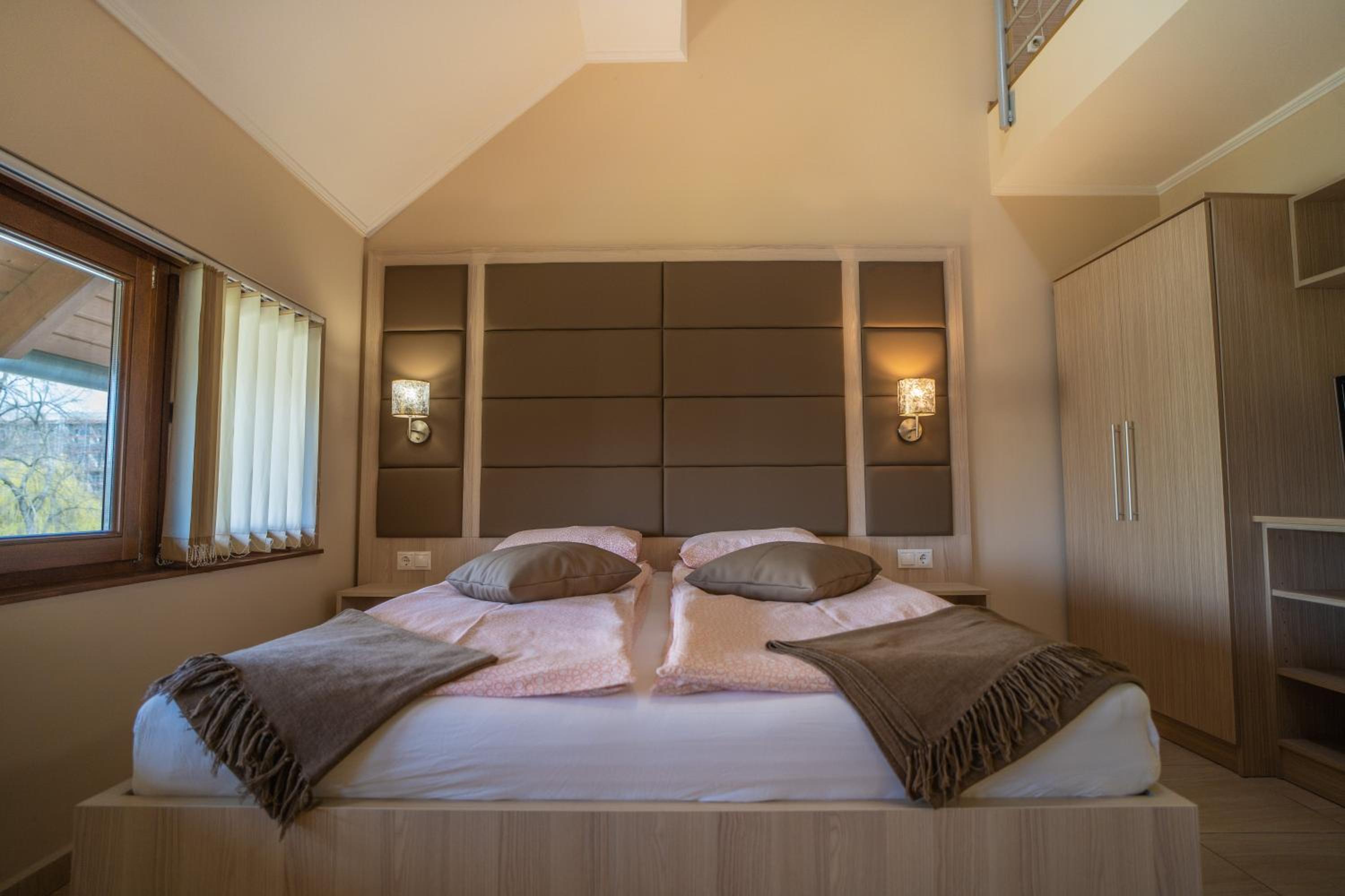 Deluxe Studio (4 Adults) - Photo 6
