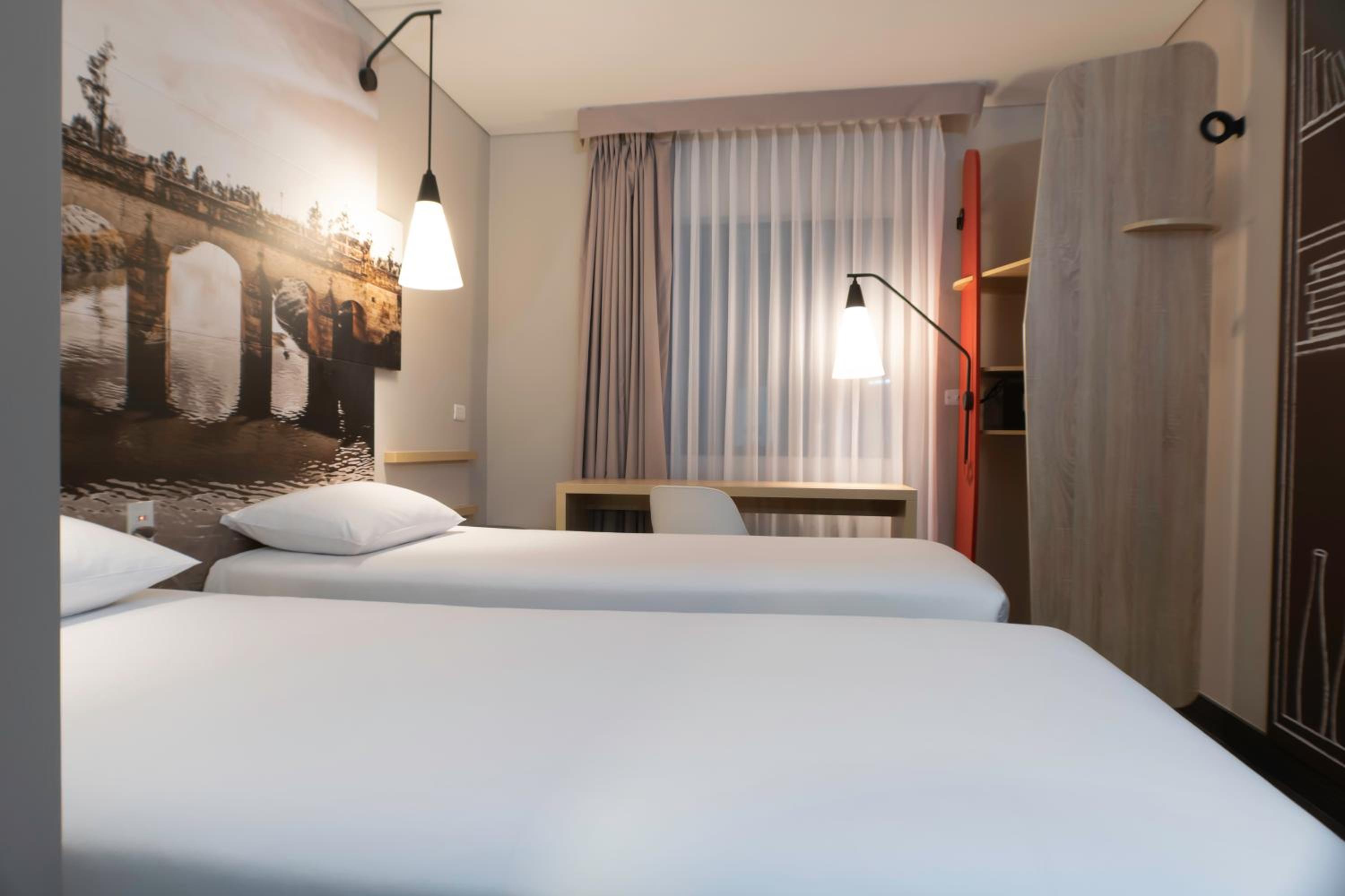 Standard Twin Room - Photo 12