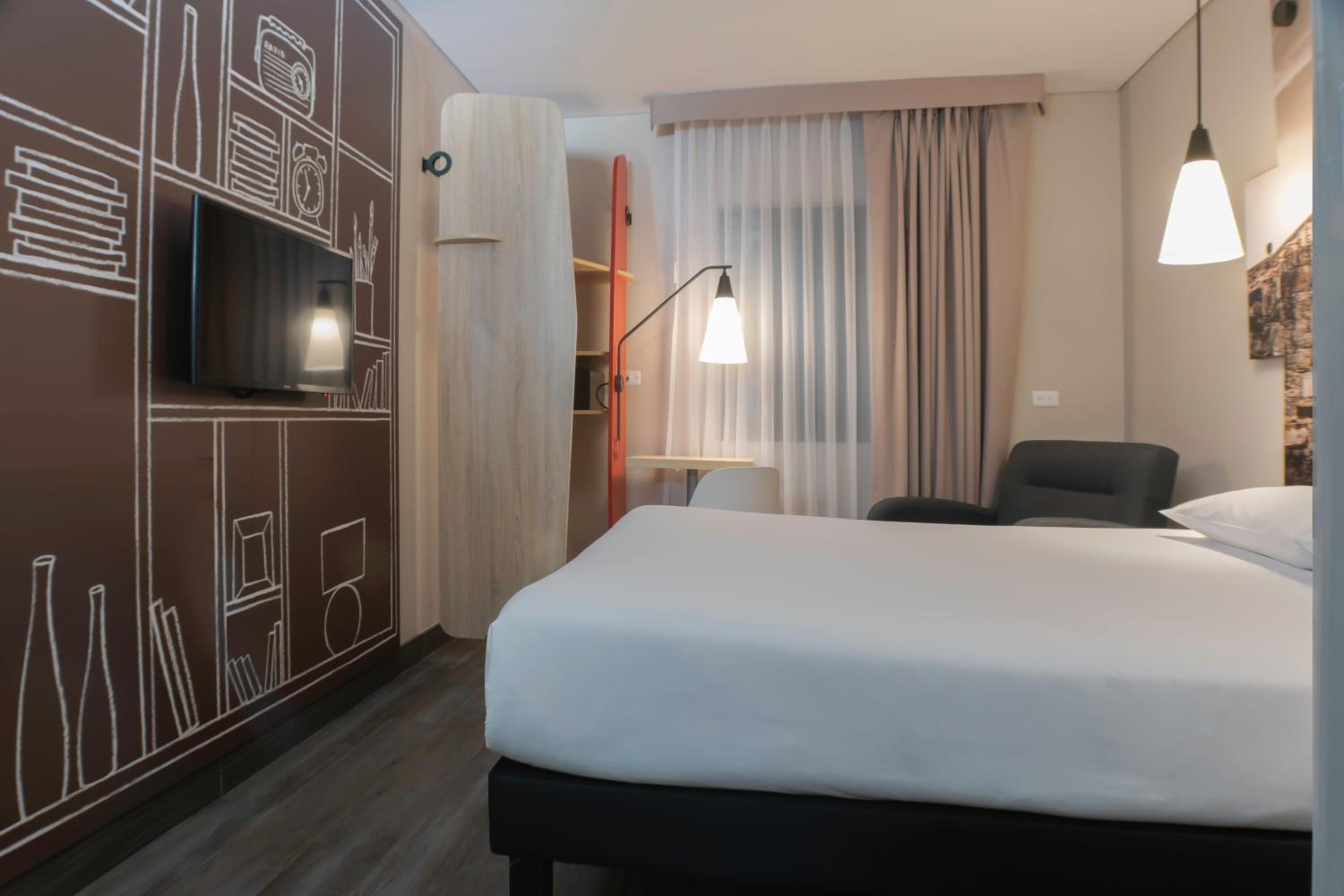 Standard Double Room with Sofa - Photo 11