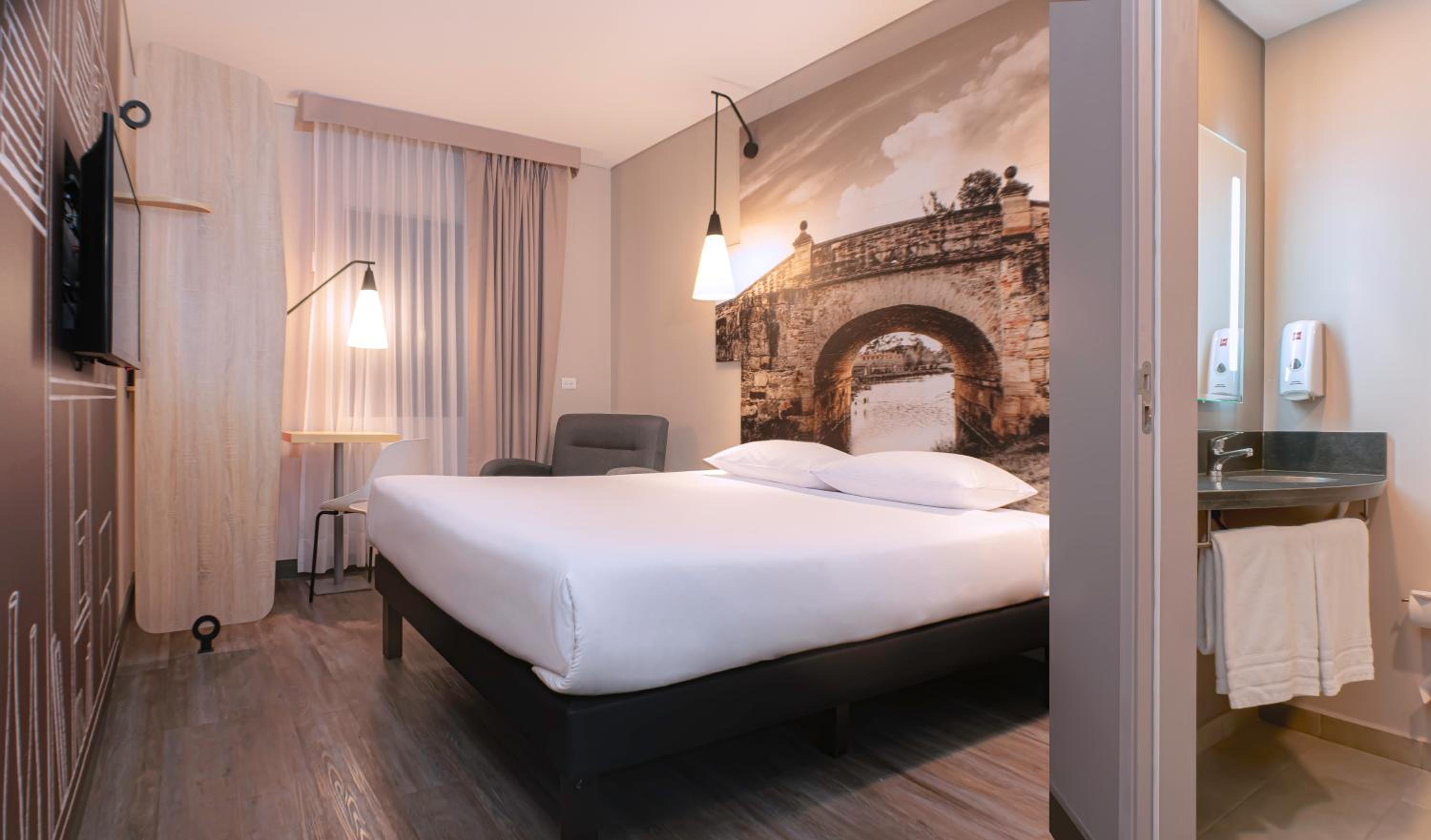 Standard Double Room with Sofa - Photo 6
