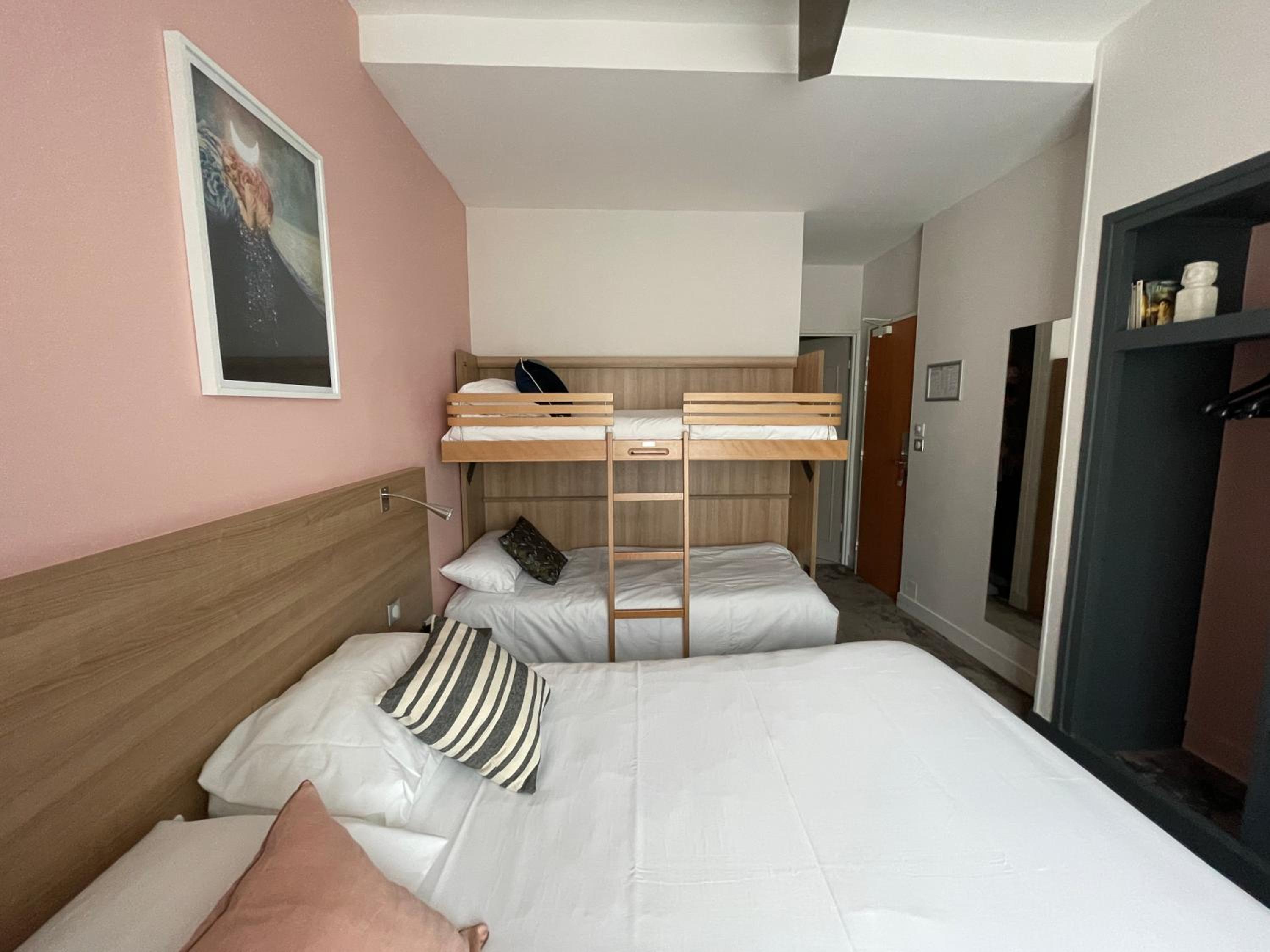 Superior Quadruple Room - Photo 4