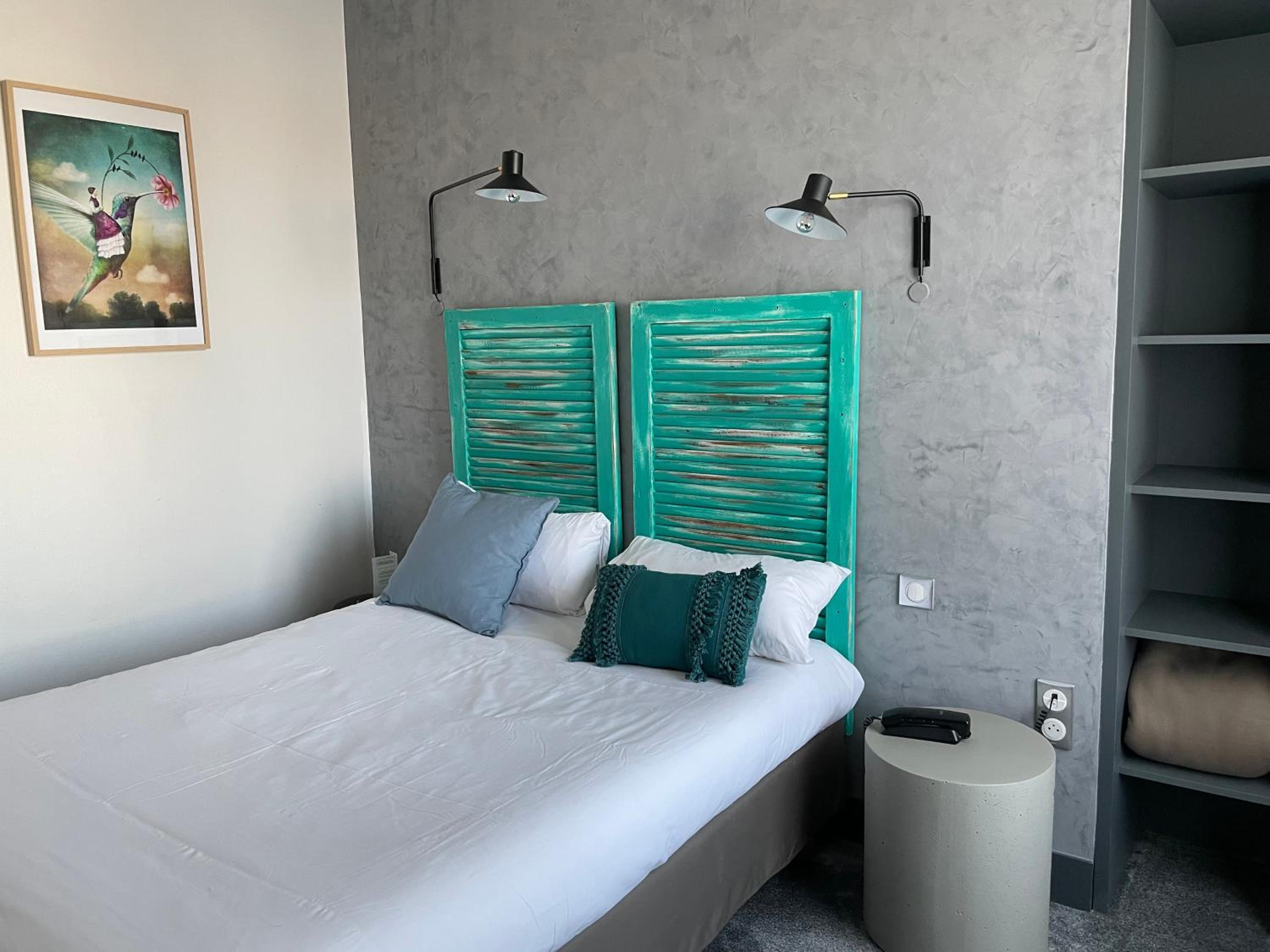 Standard Double Room - Photo 8