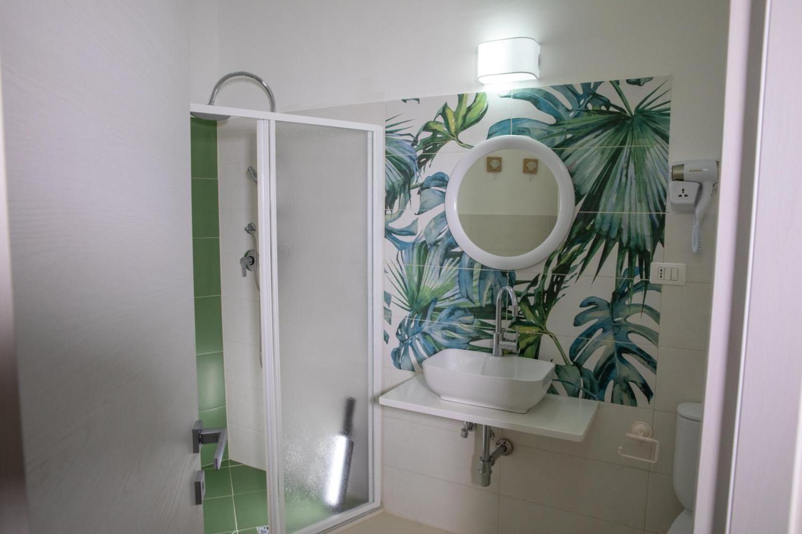 Quadruple Room with Balcony - Photo 4