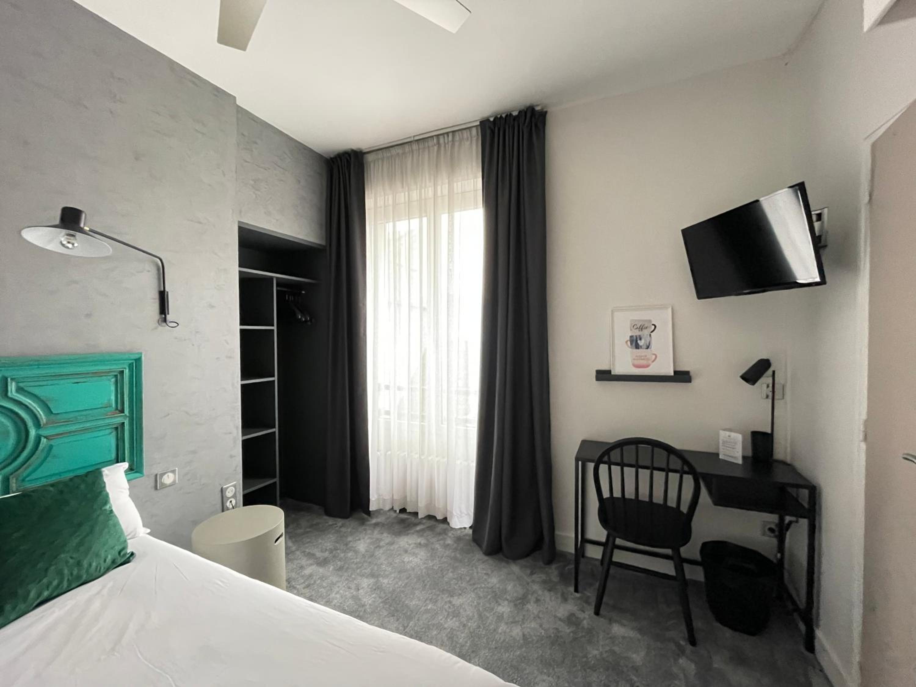 Standard Double Room - Photo 7