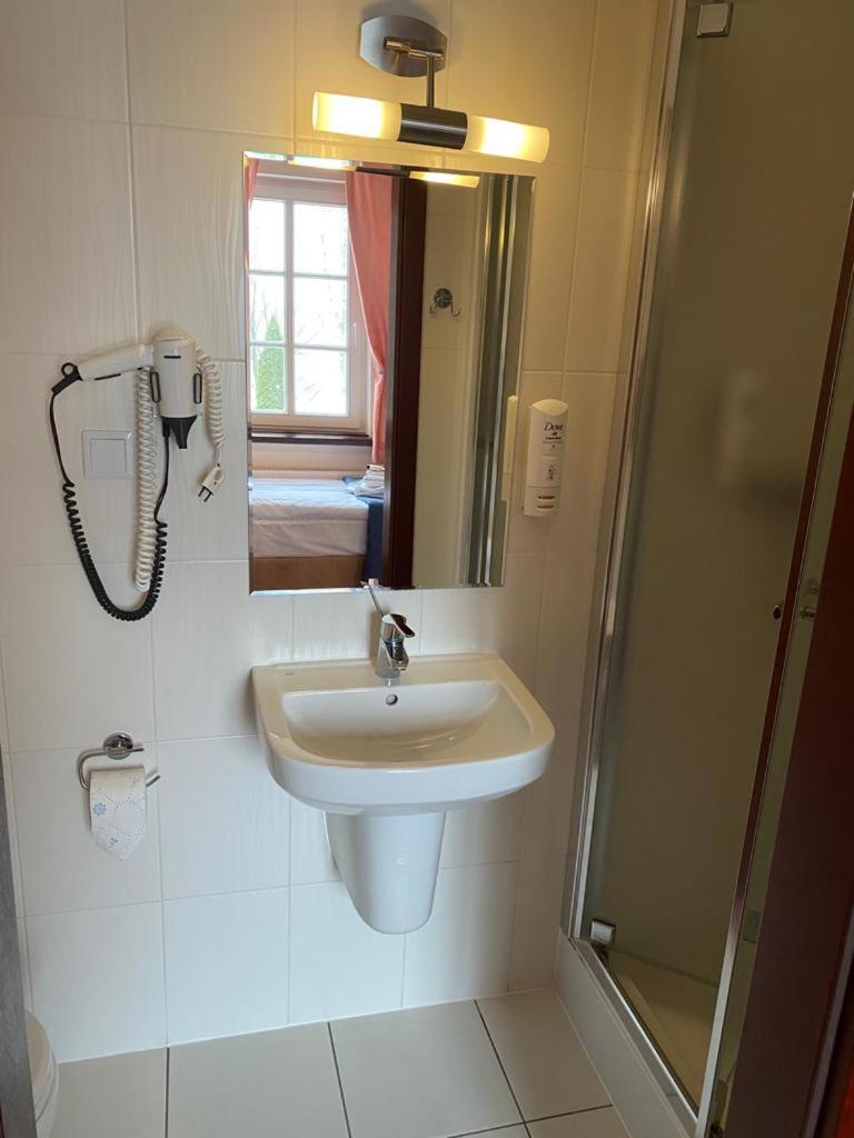 Small Twin Room - Photo 3