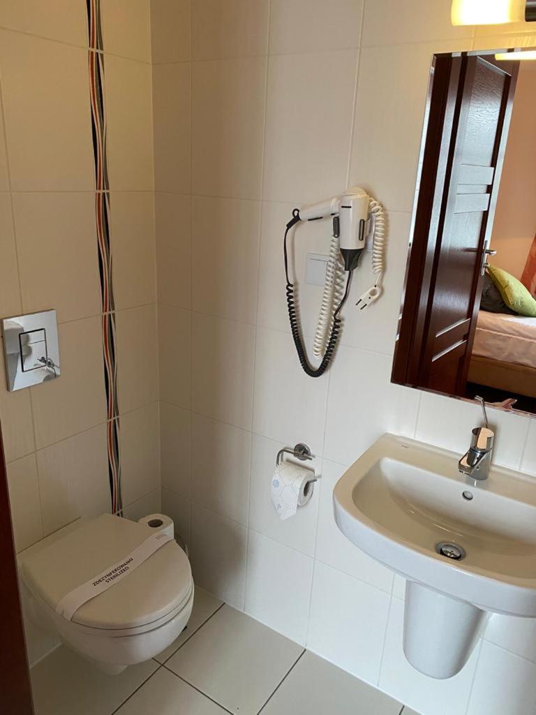 Small Twin Room - Photo 2