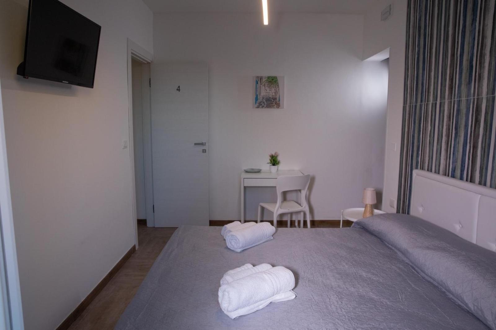 Double Room - Photo 5