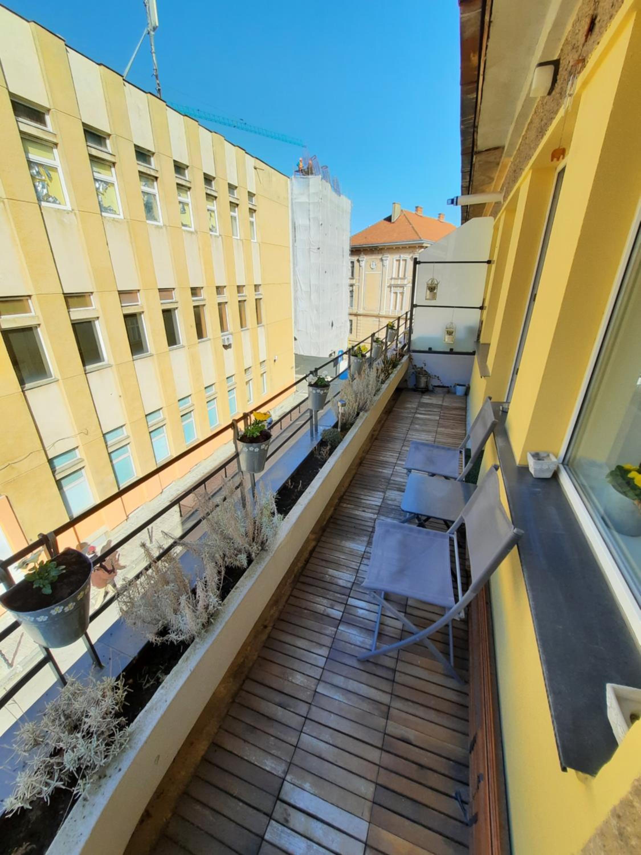 Studio Apartment - Photo 11