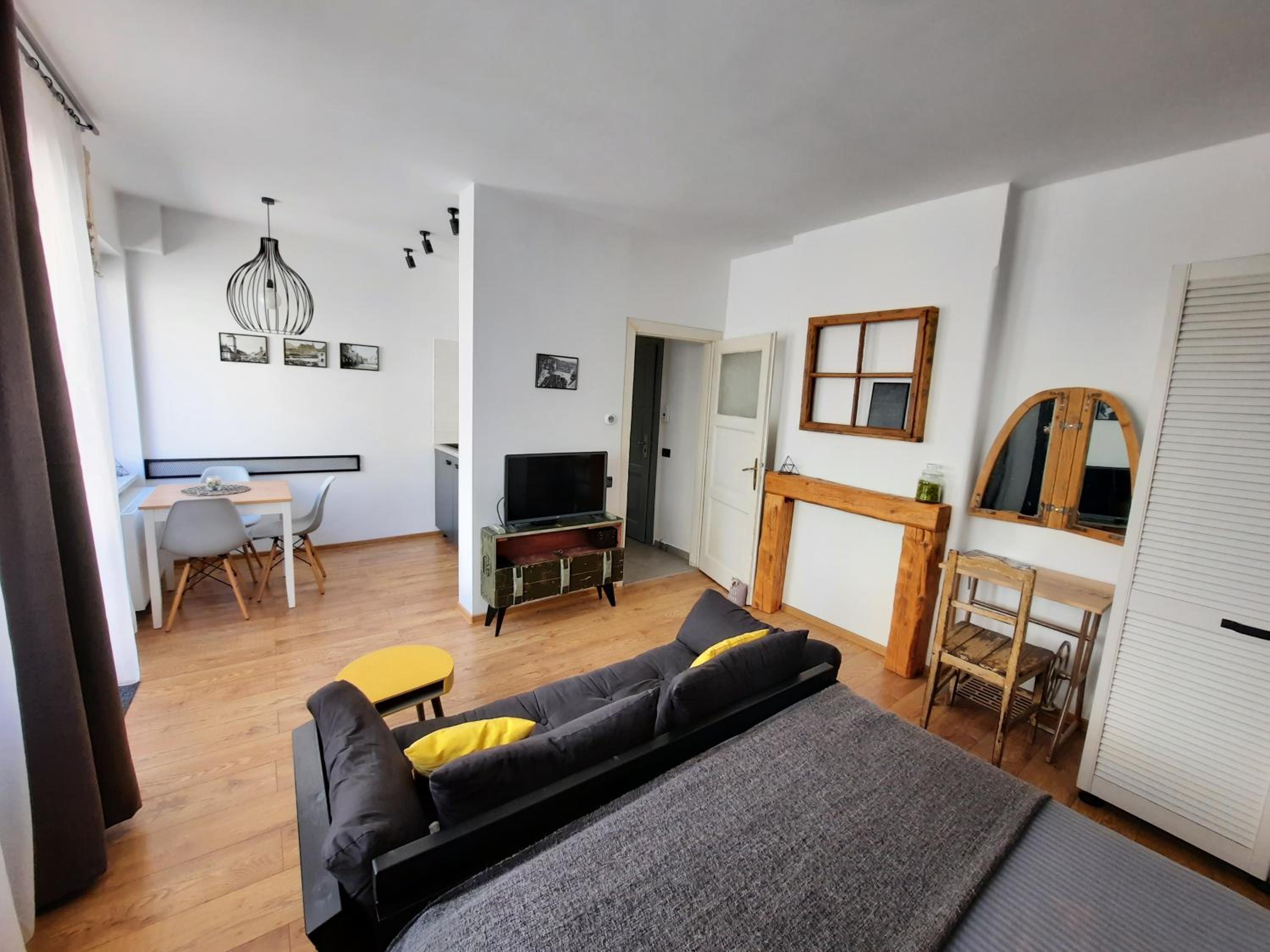 Studio Apartment - Photo 20