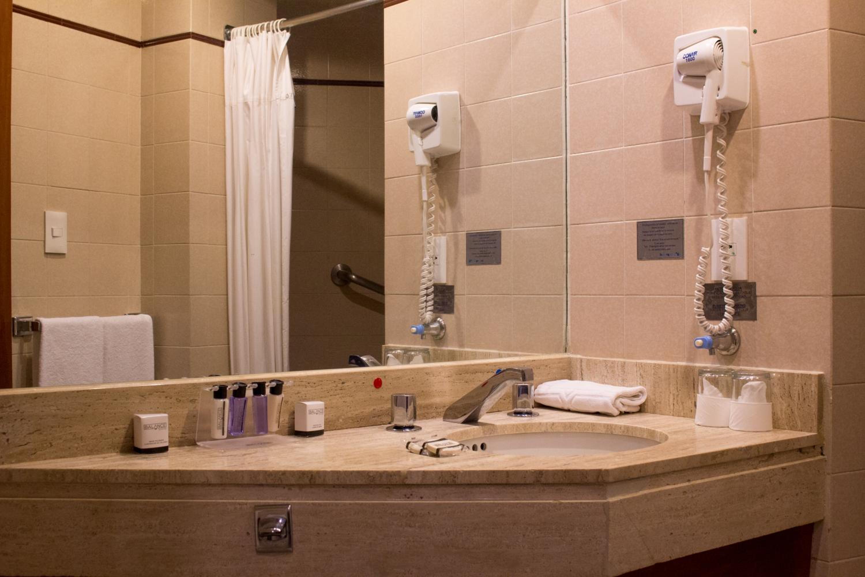 Standard Twin Room - Photo 3