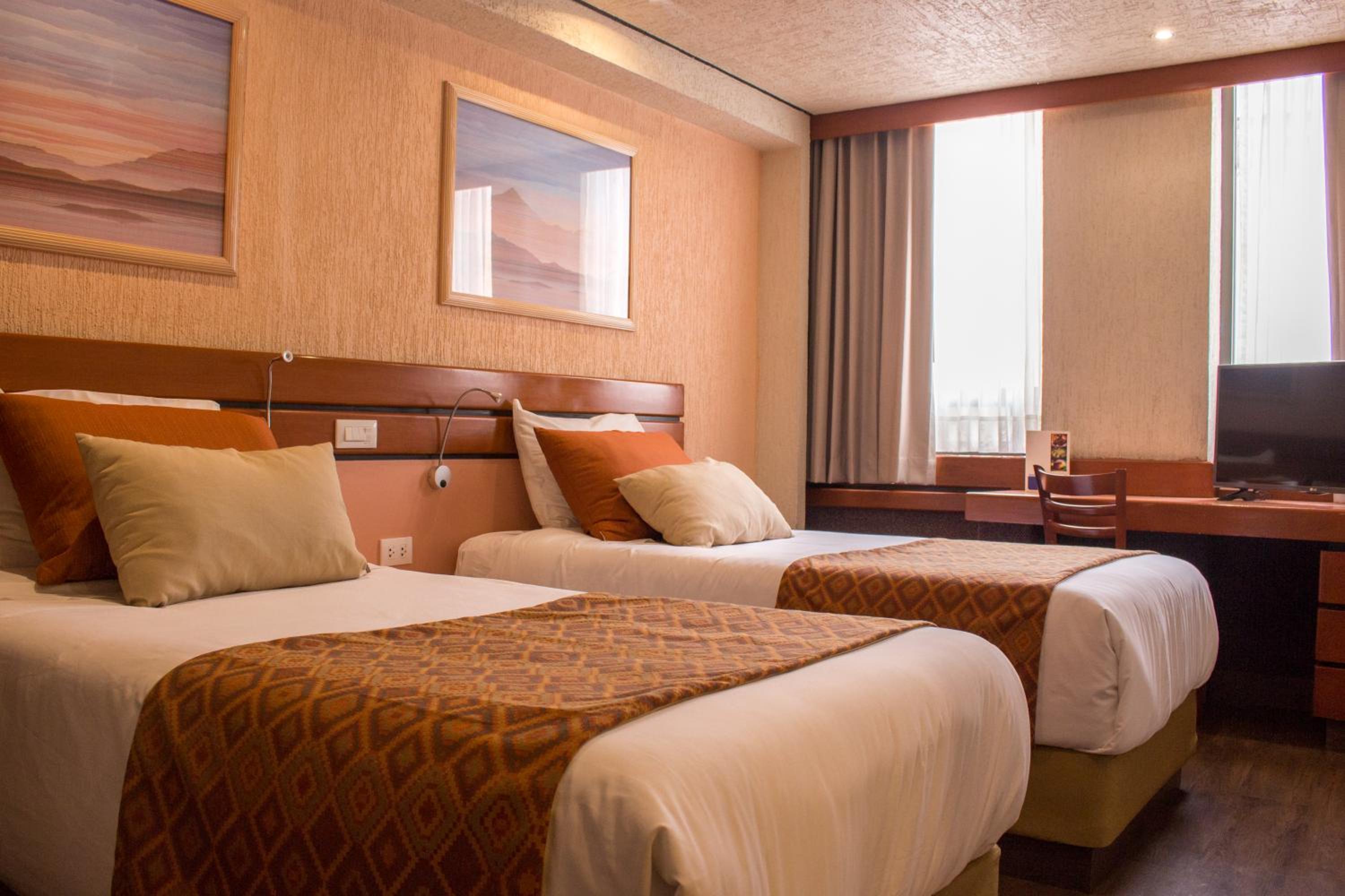 Standard Twin Room - Photo 2