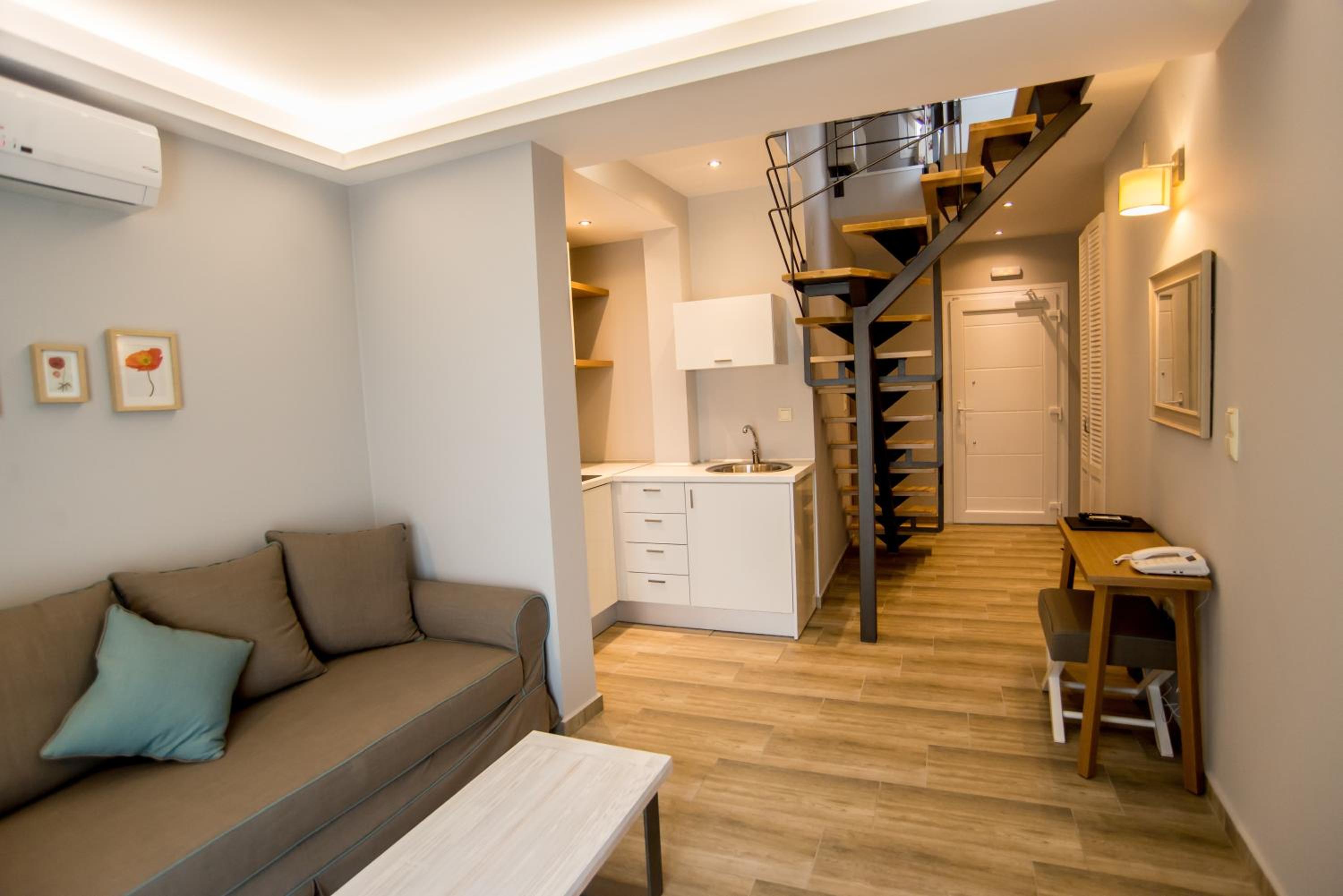 Panorama Suite with Sea View photo 2