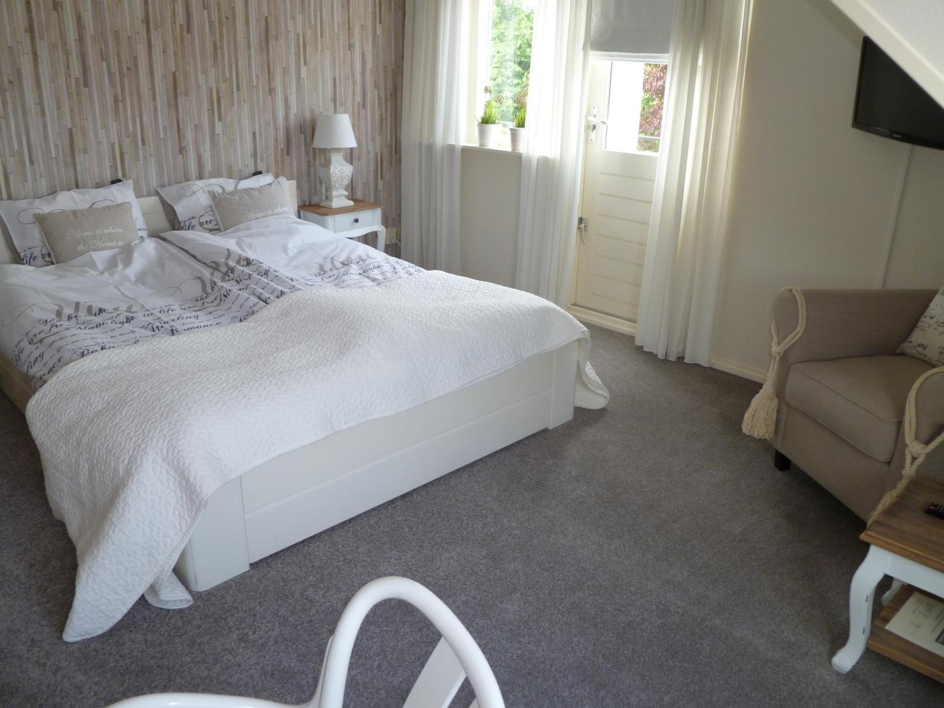 Double Room with Garden View - Photo 4