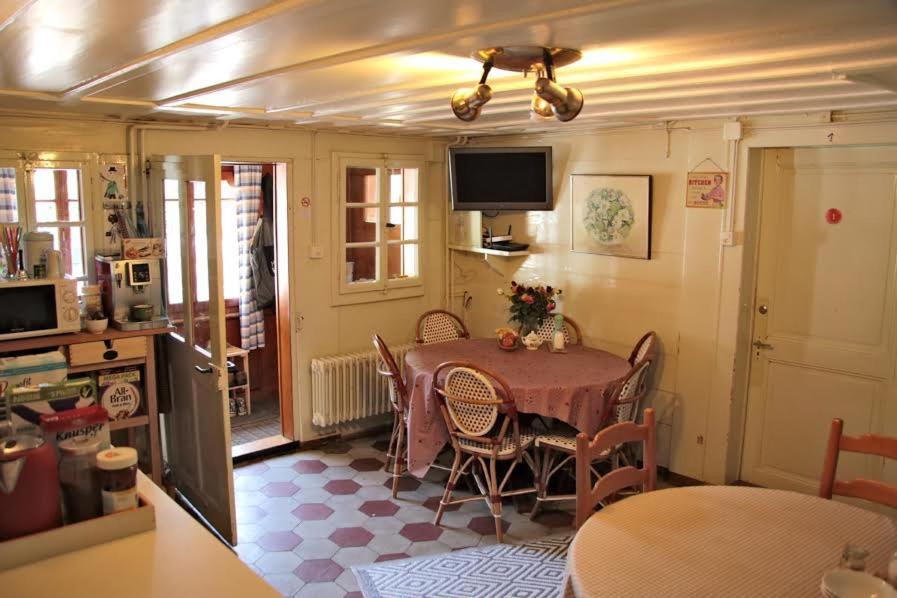 Triple Room with Balcony and Shared Bathroom photo 3