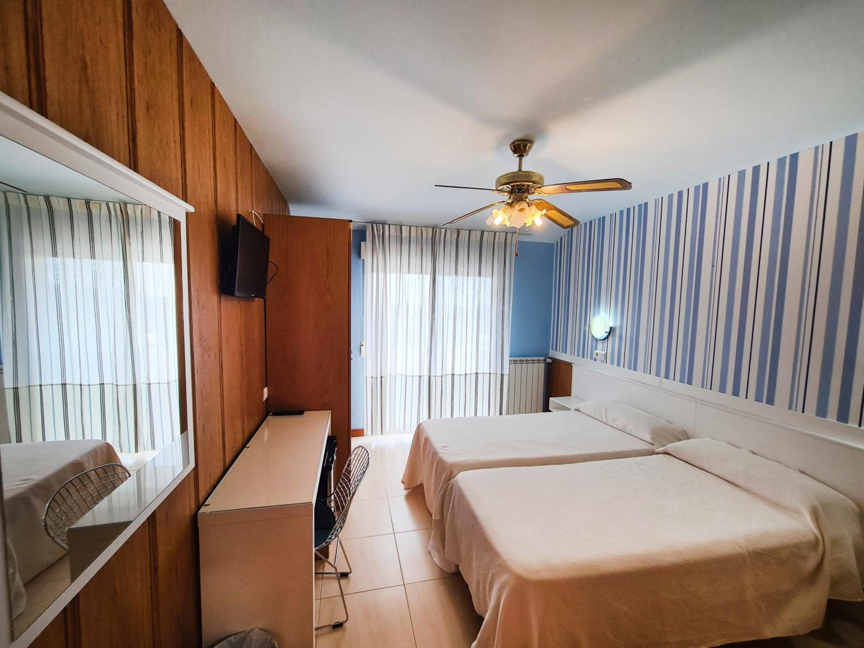 Double or Twin Room - Photo 11