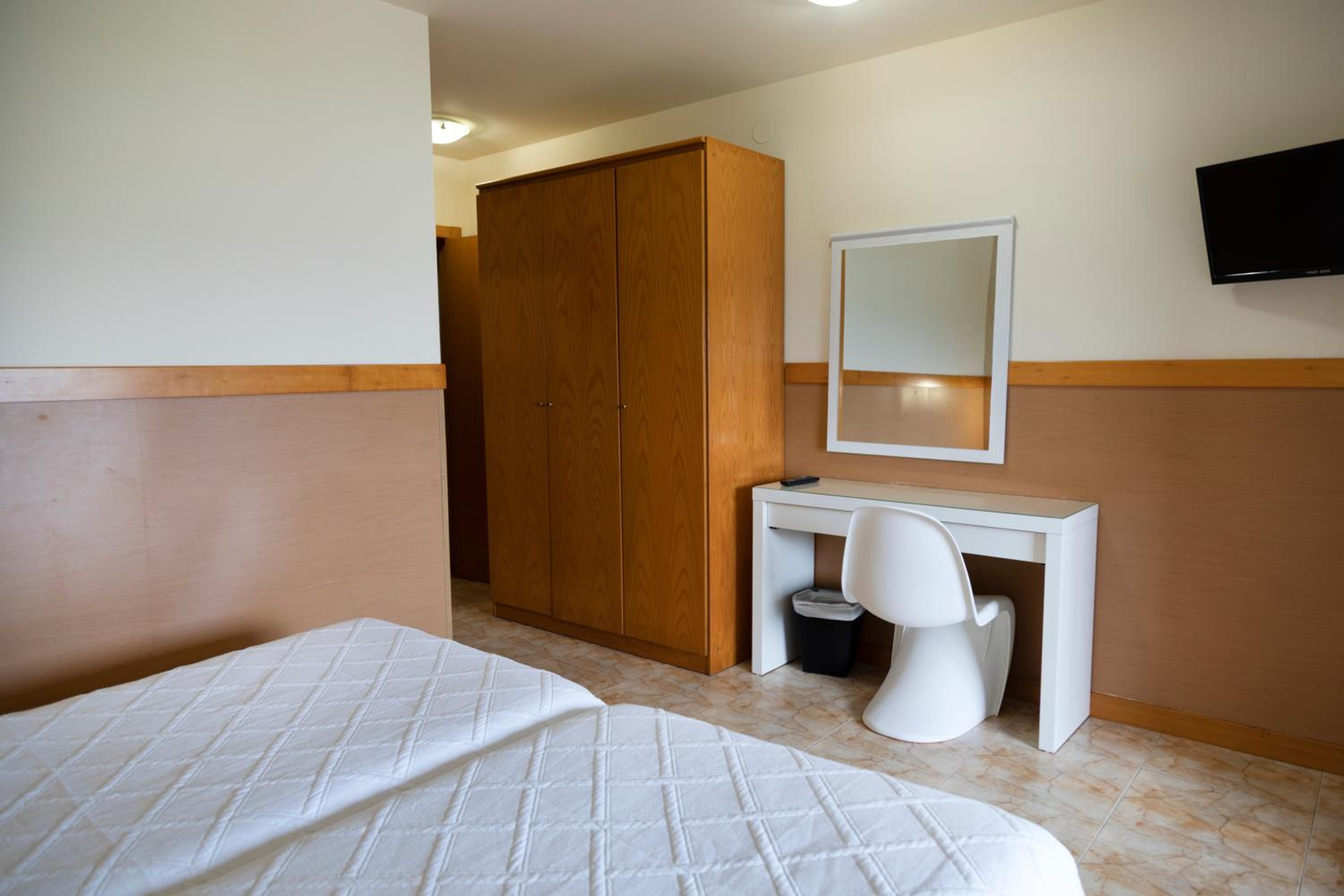 Double or Twin Room - Photo 10