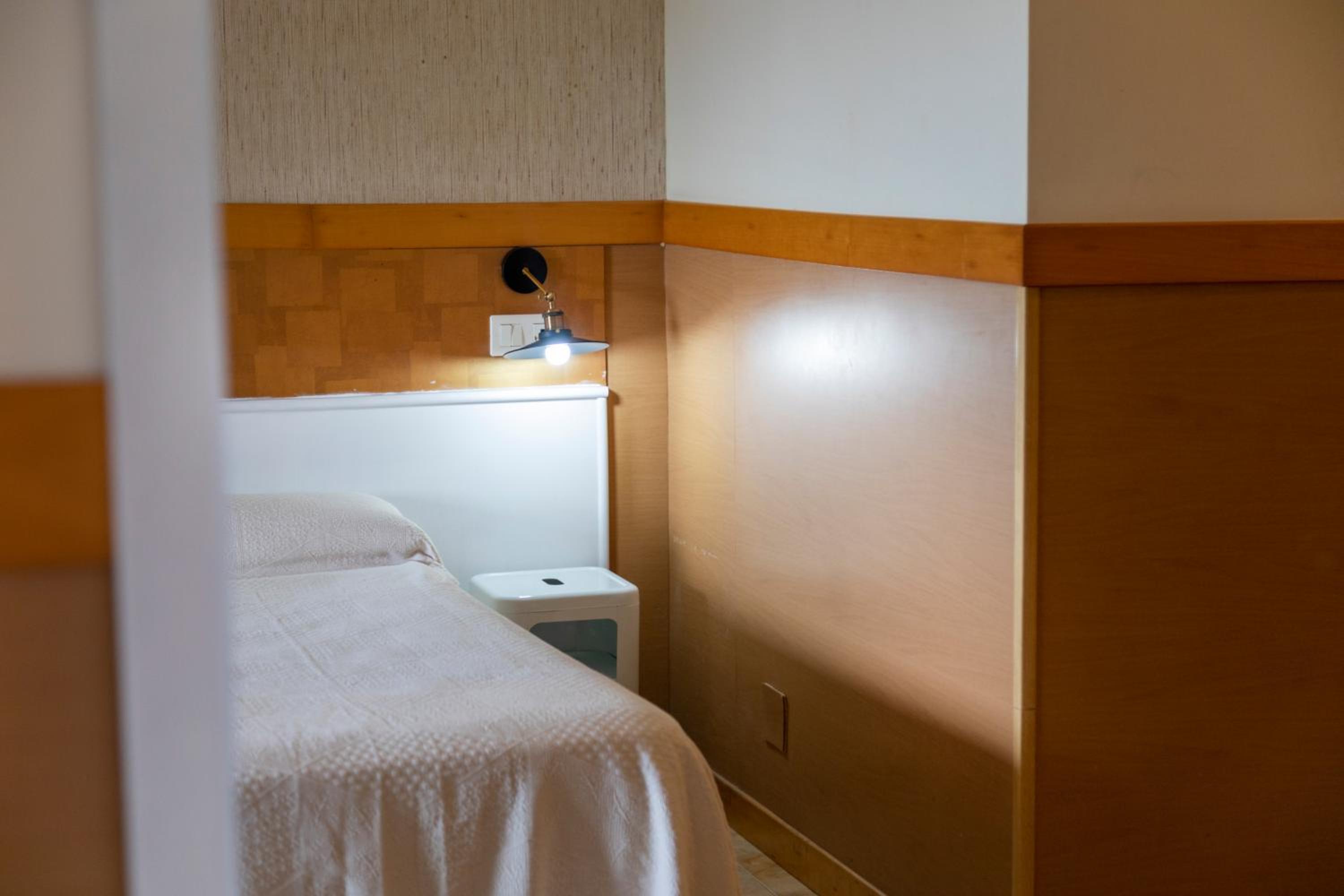 Double or Twin Room - Photo 8
