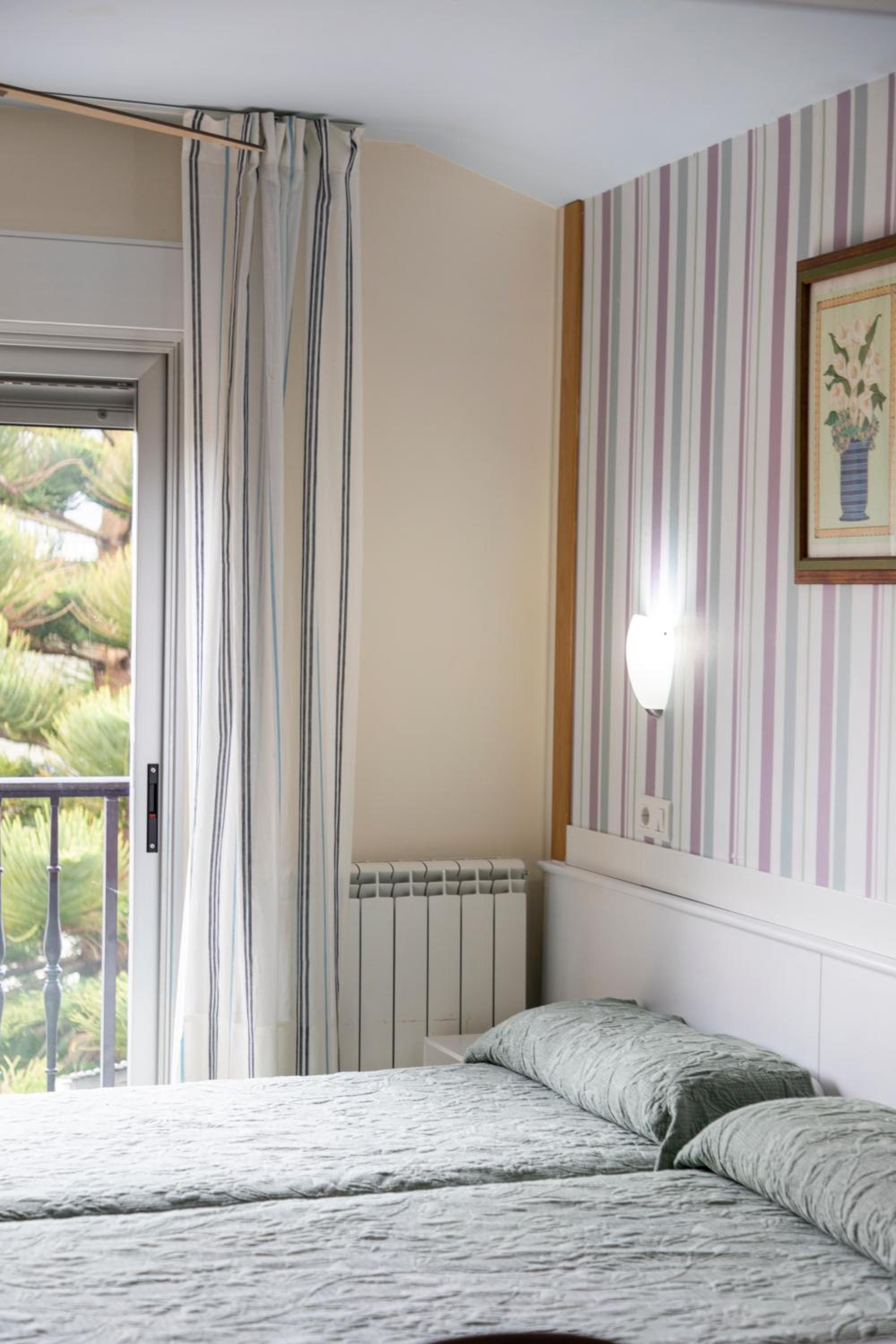 Double or Twin Room - Photo 17