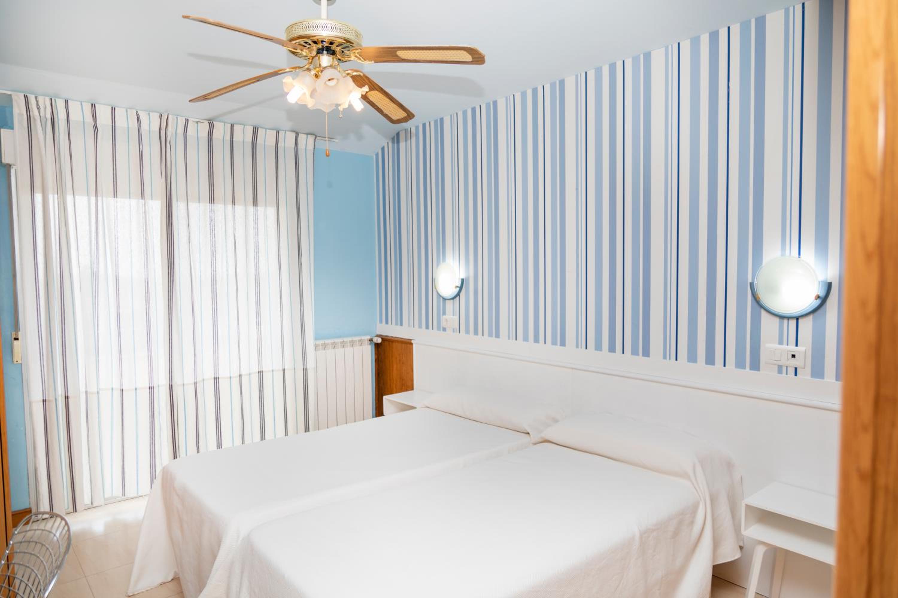 Double or Twin Room - Photo 14
