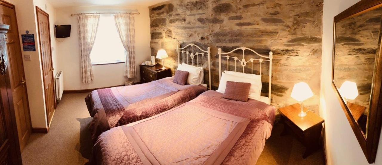 Standard Twin Room - Photo 2