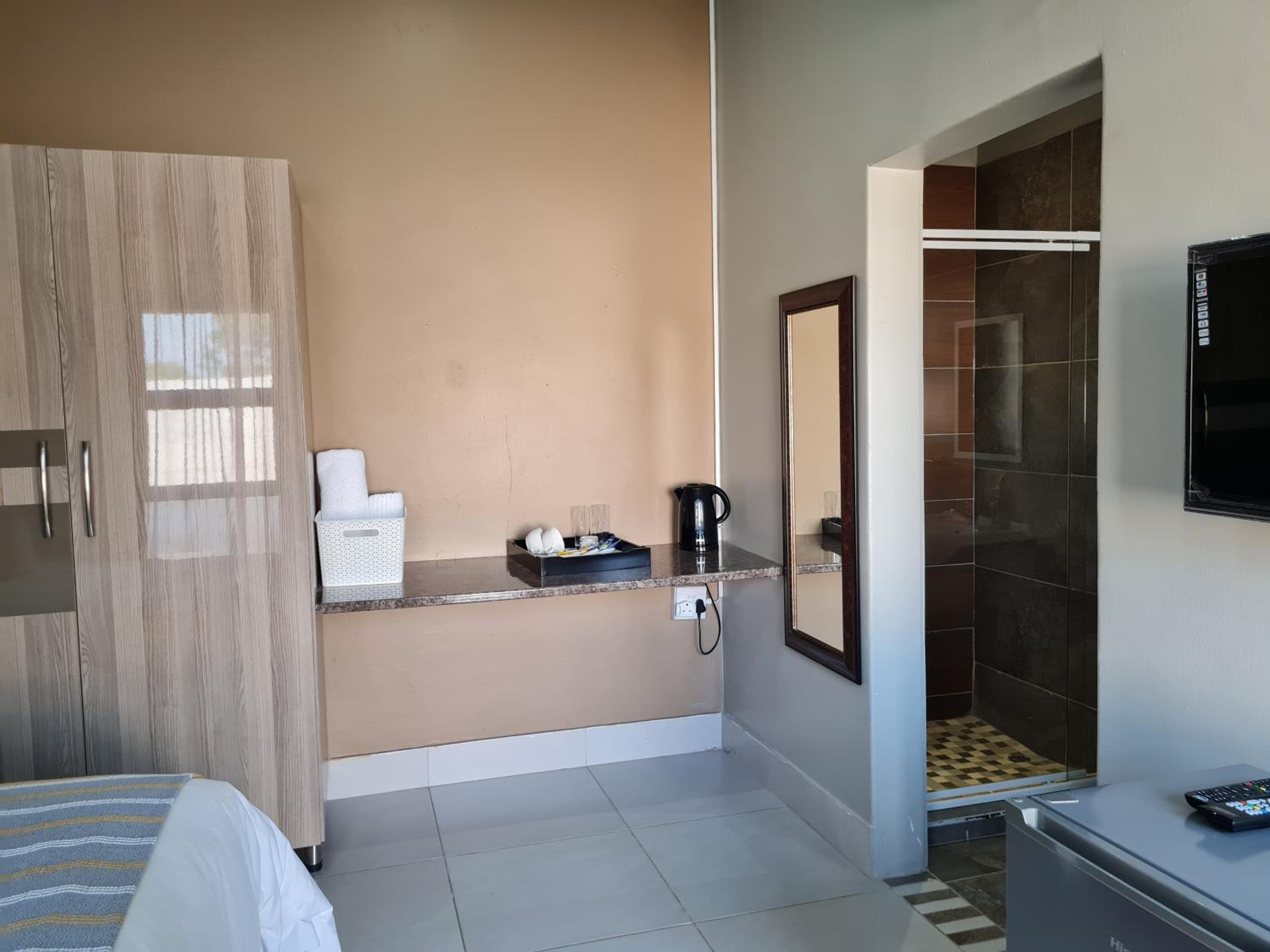 Standard Double Room - Photo 3