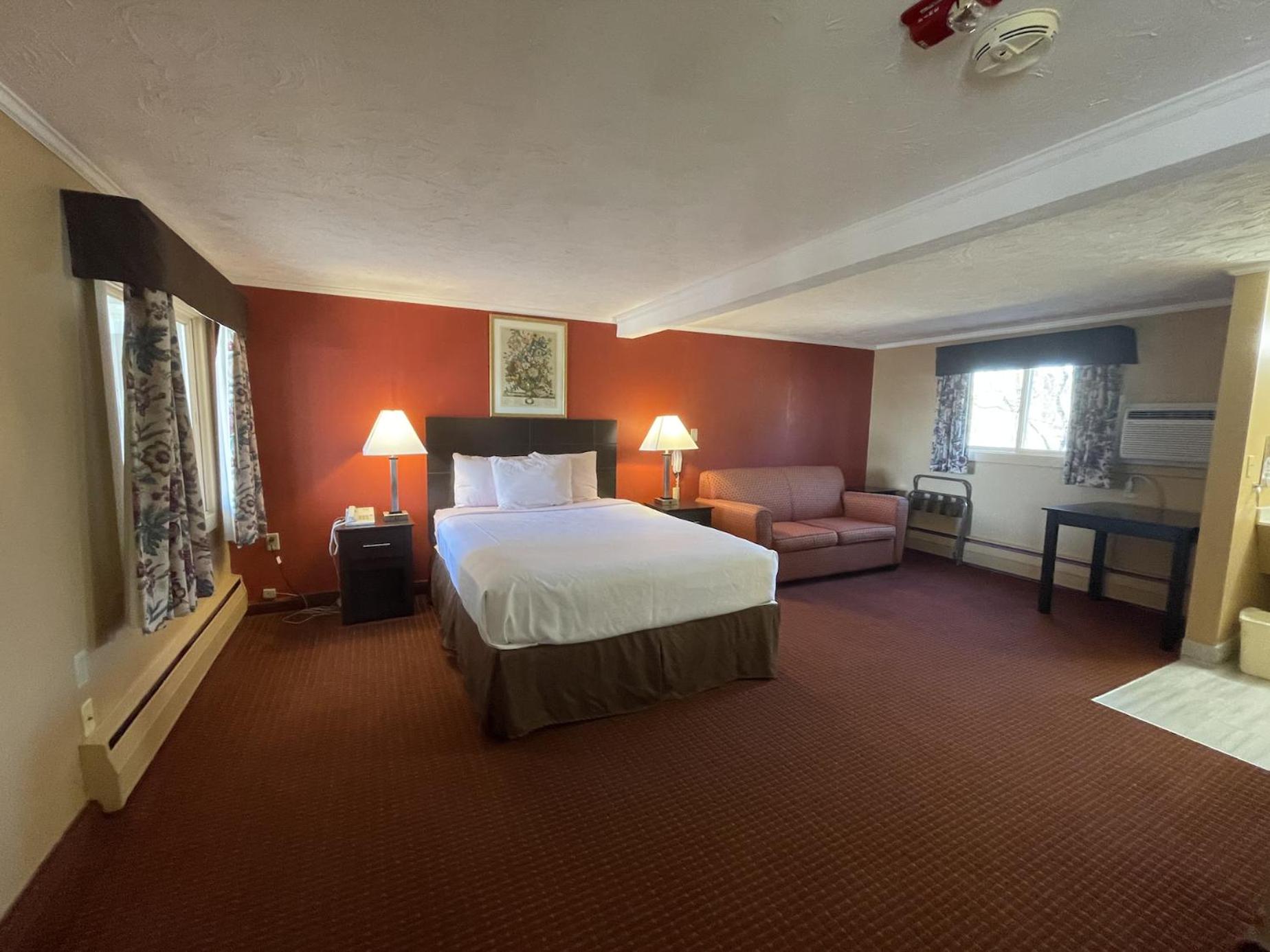Queen Room - Accessible/Non-Smoking