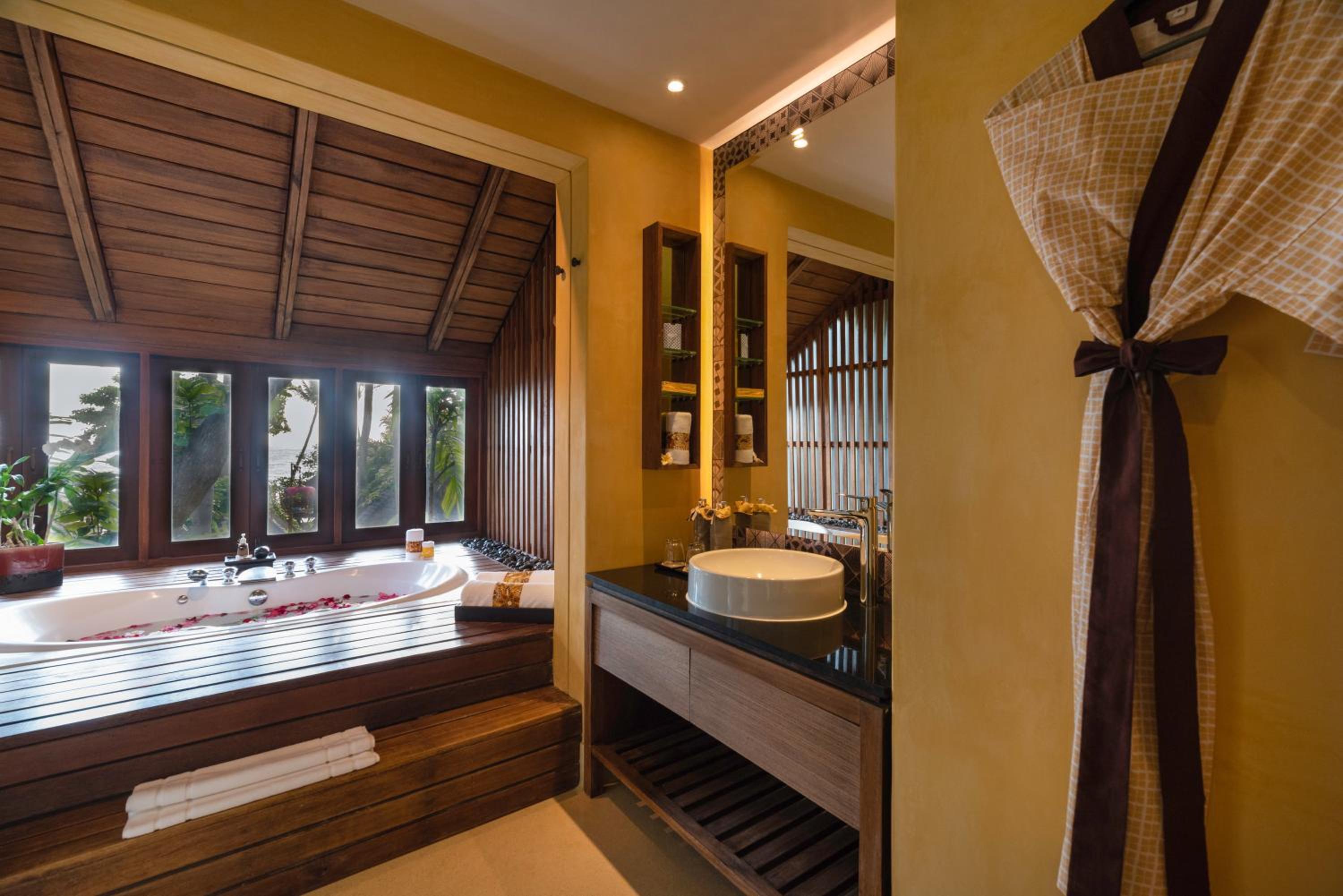 Boutique Ocean Escape - Photo 3