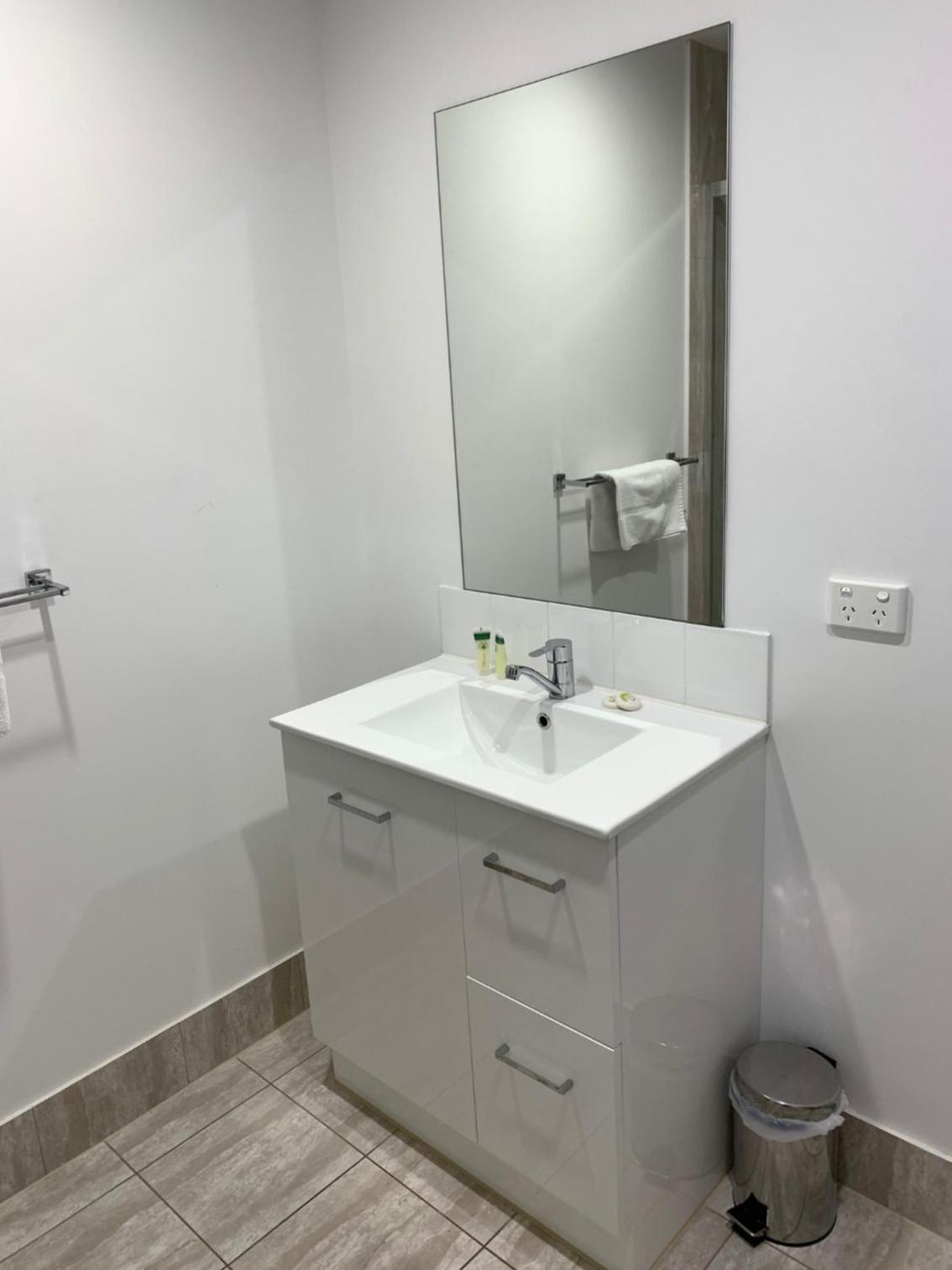 Executive One-Bedroom Apartment - Non Pet Friendly thumbnail 5