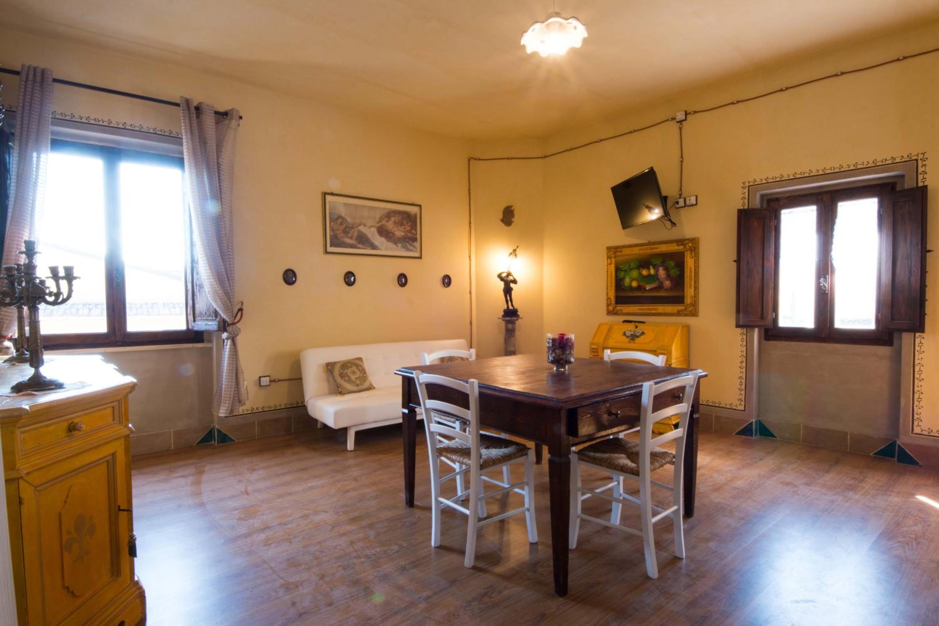 Apartment photo 2