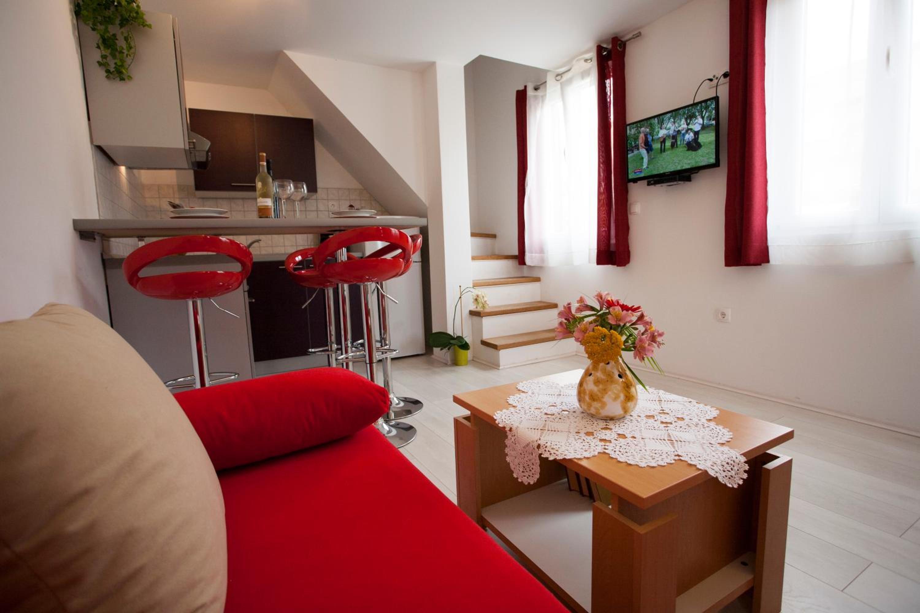 Apartment photo 2