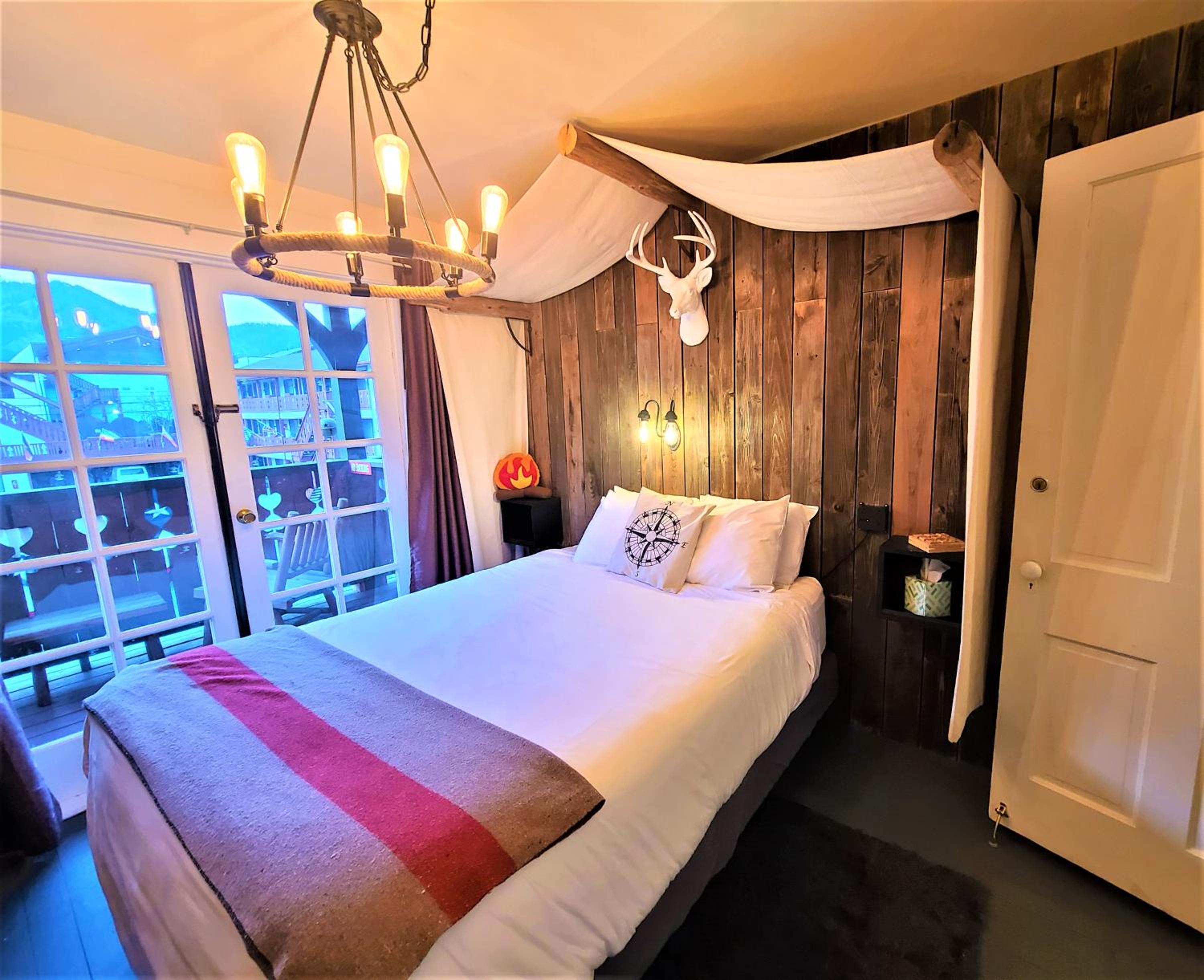 Double Room with Shared Bathroom