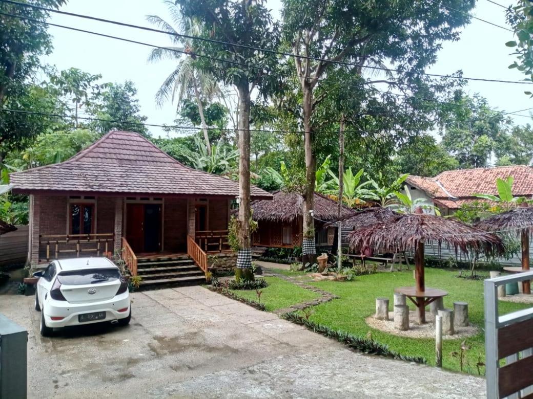 Three-Bedroom Villa photo 3
