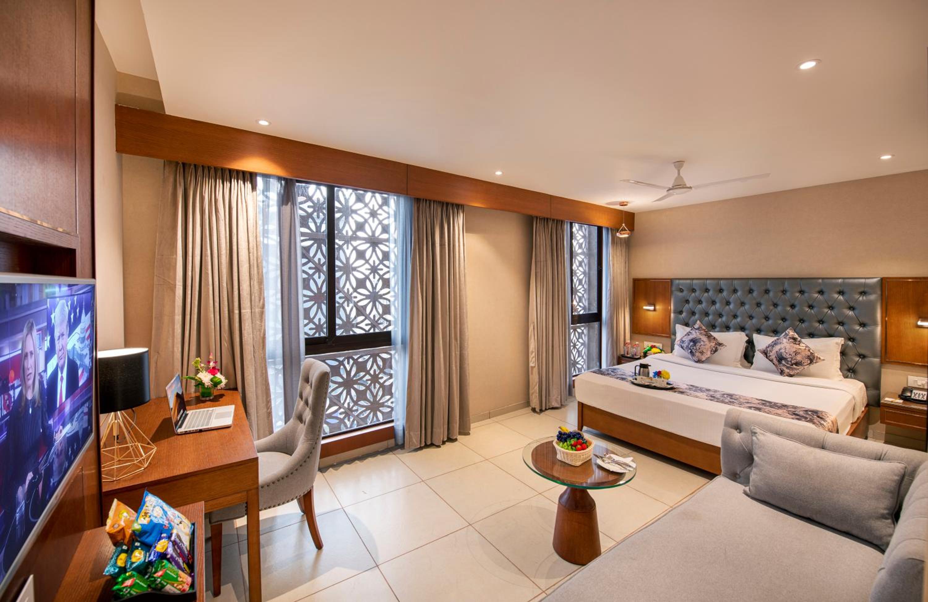 Suite - Photo 1