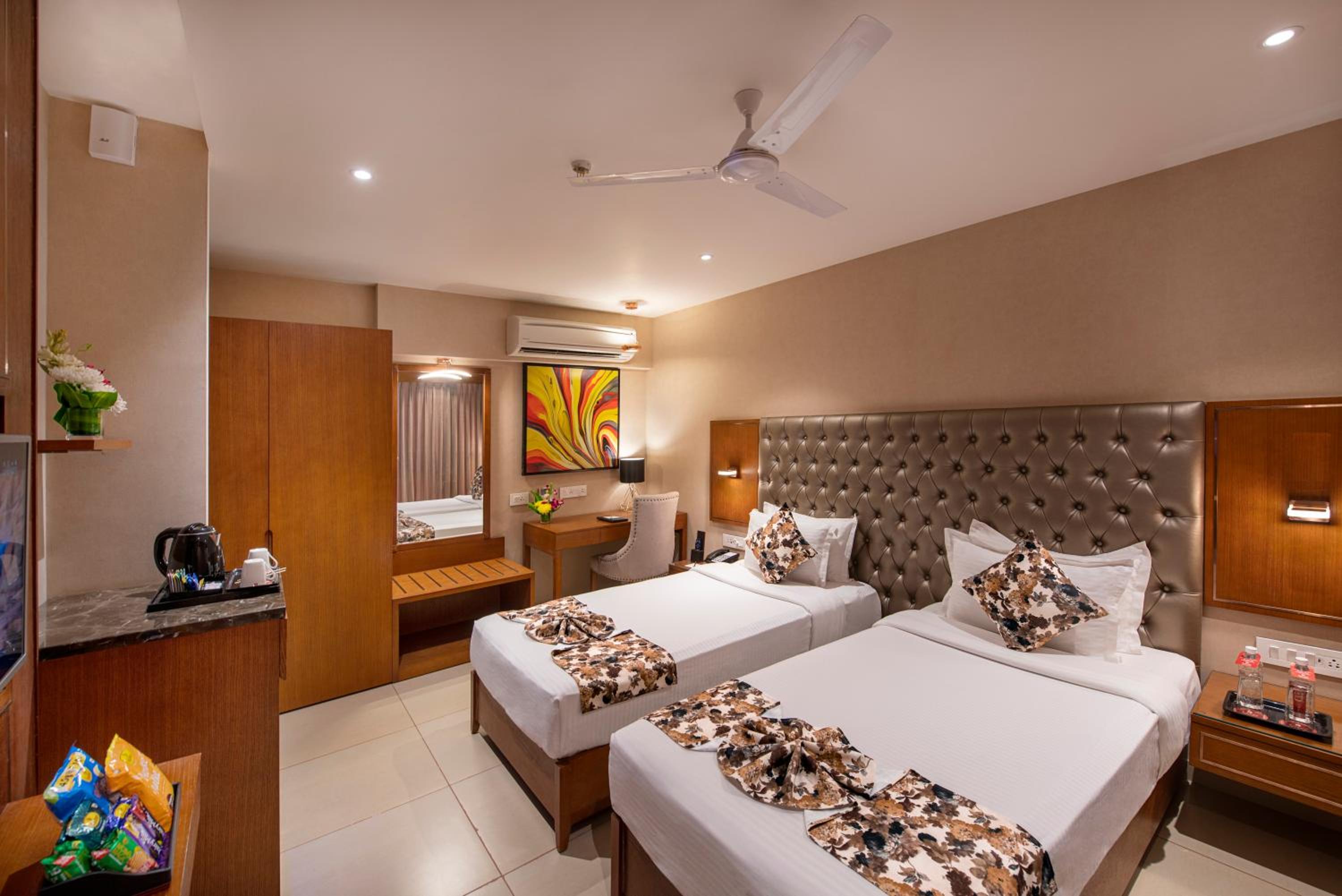 Deluxe Room - Photo 12