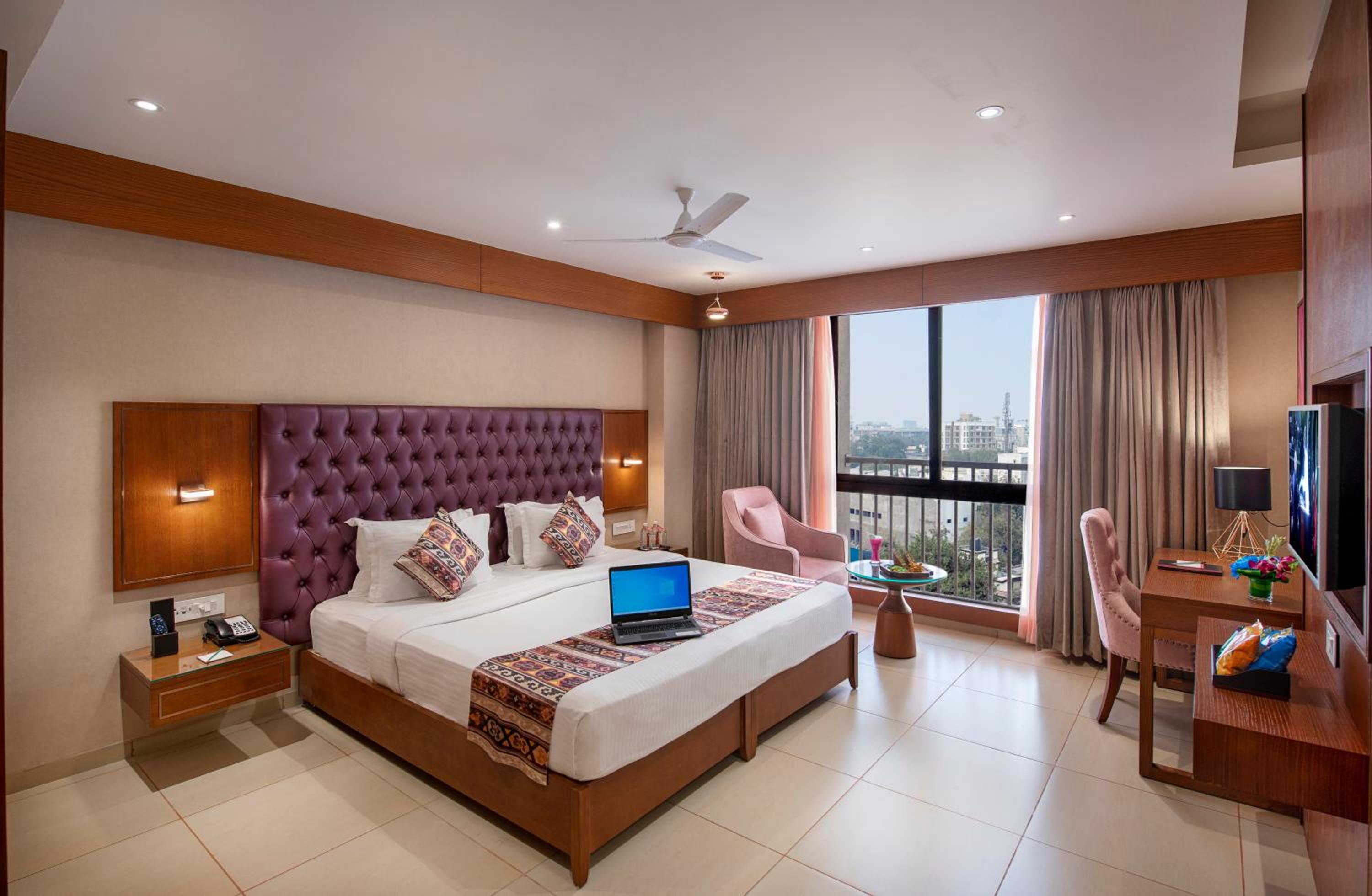 Deluxe Room - Photo 11
