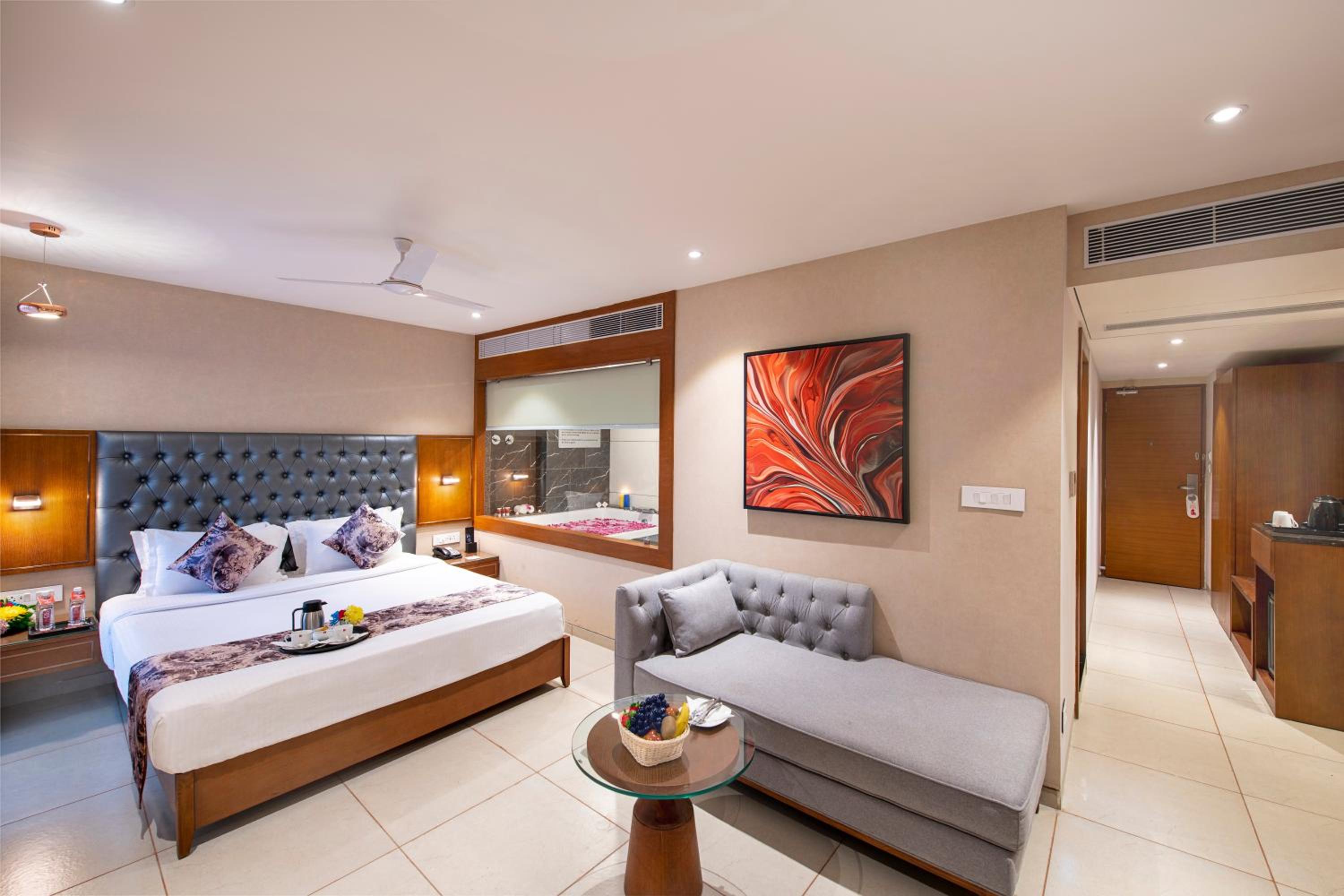Suite - Photo 8