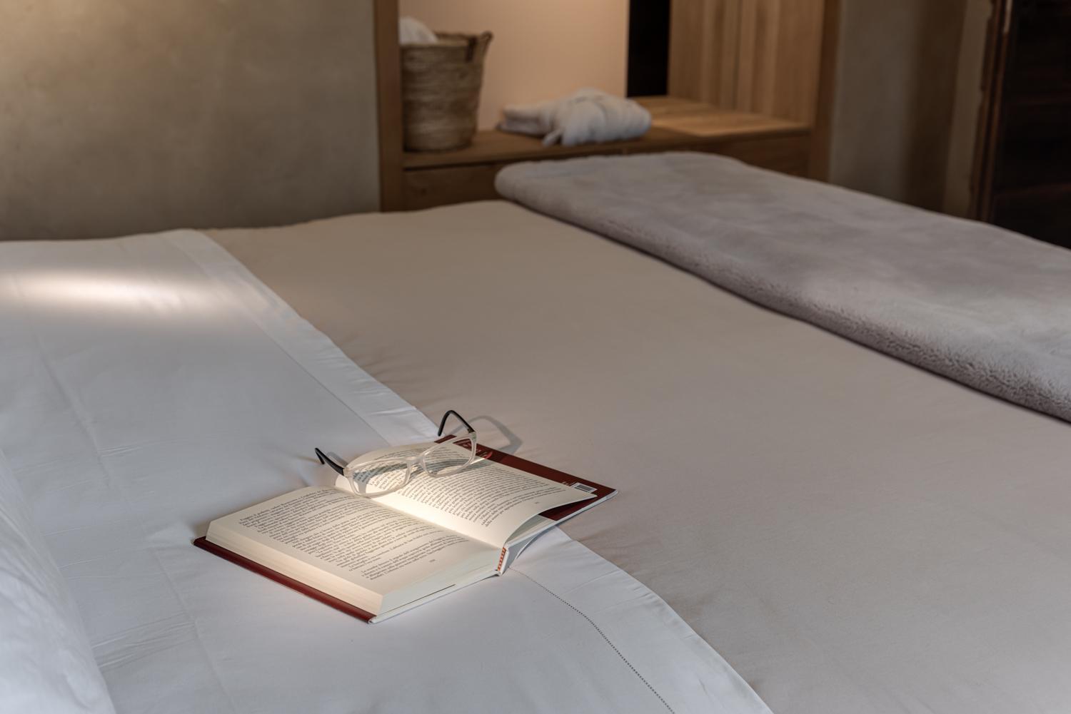 Deluxe Double Room with Bath - Photo 3