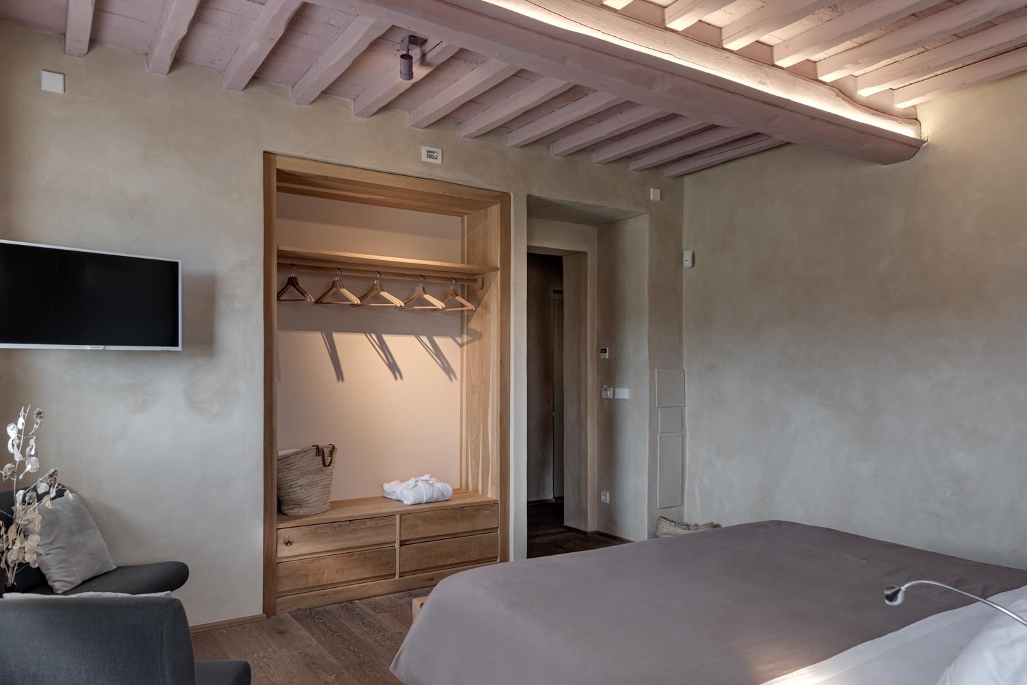 Deluxe Double Room - Photo 11