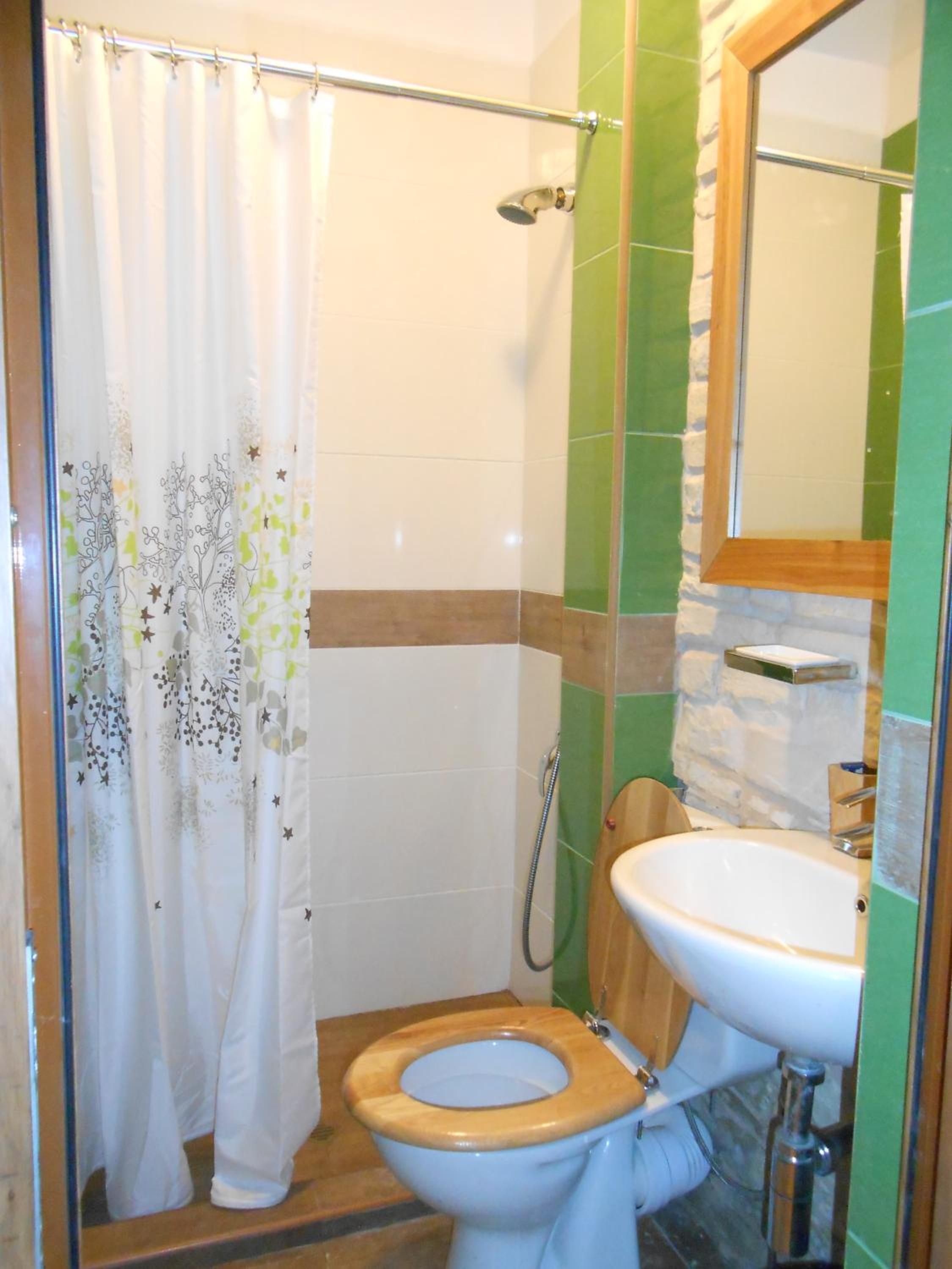 Double Room with Private Bathroom - Photo 11