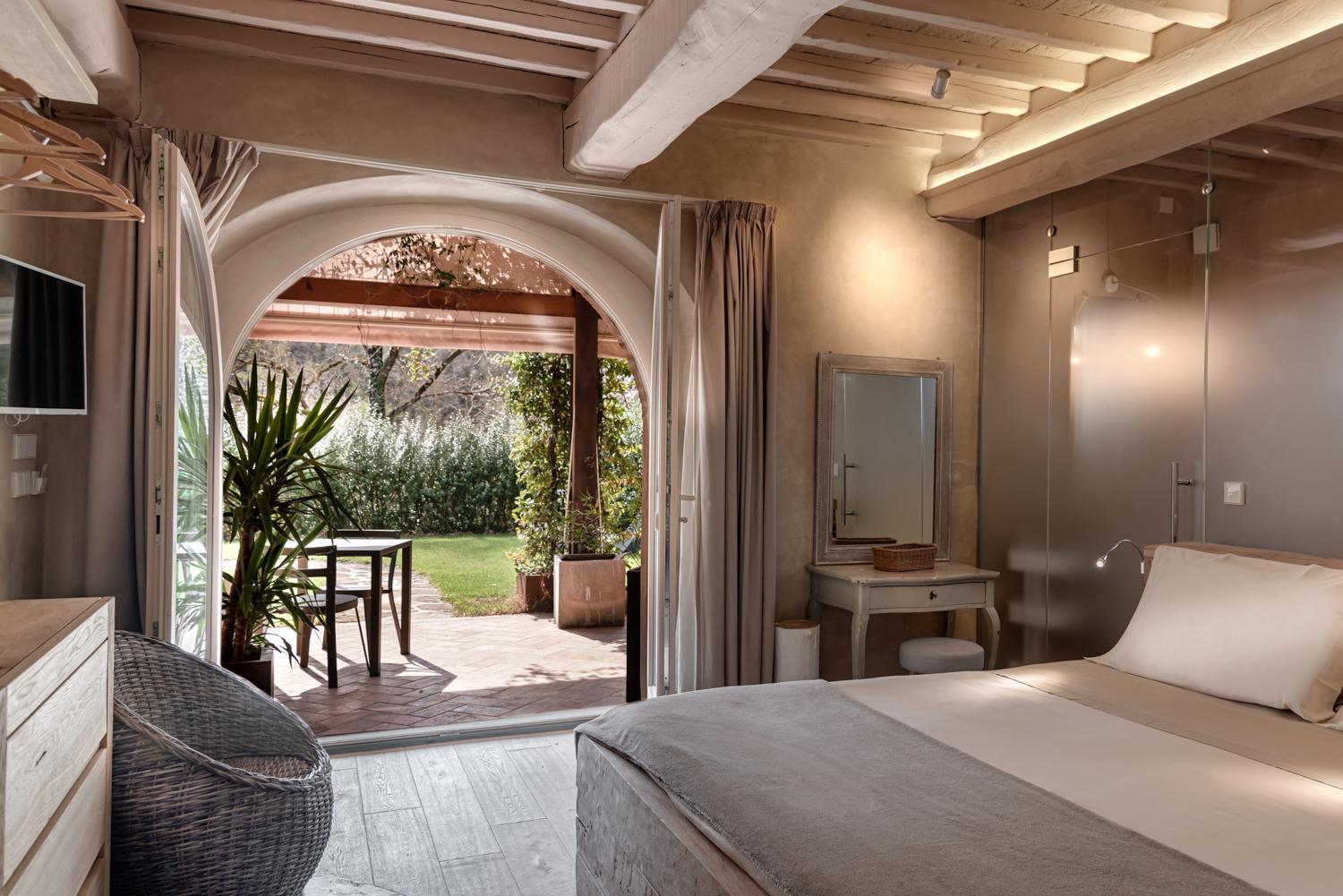 Double Room with Patio - Photo 14