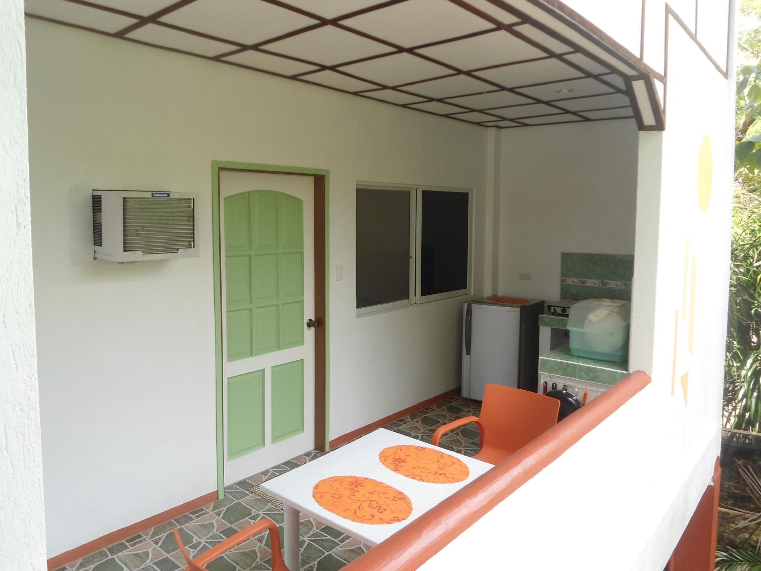 Family Room - Photo 2