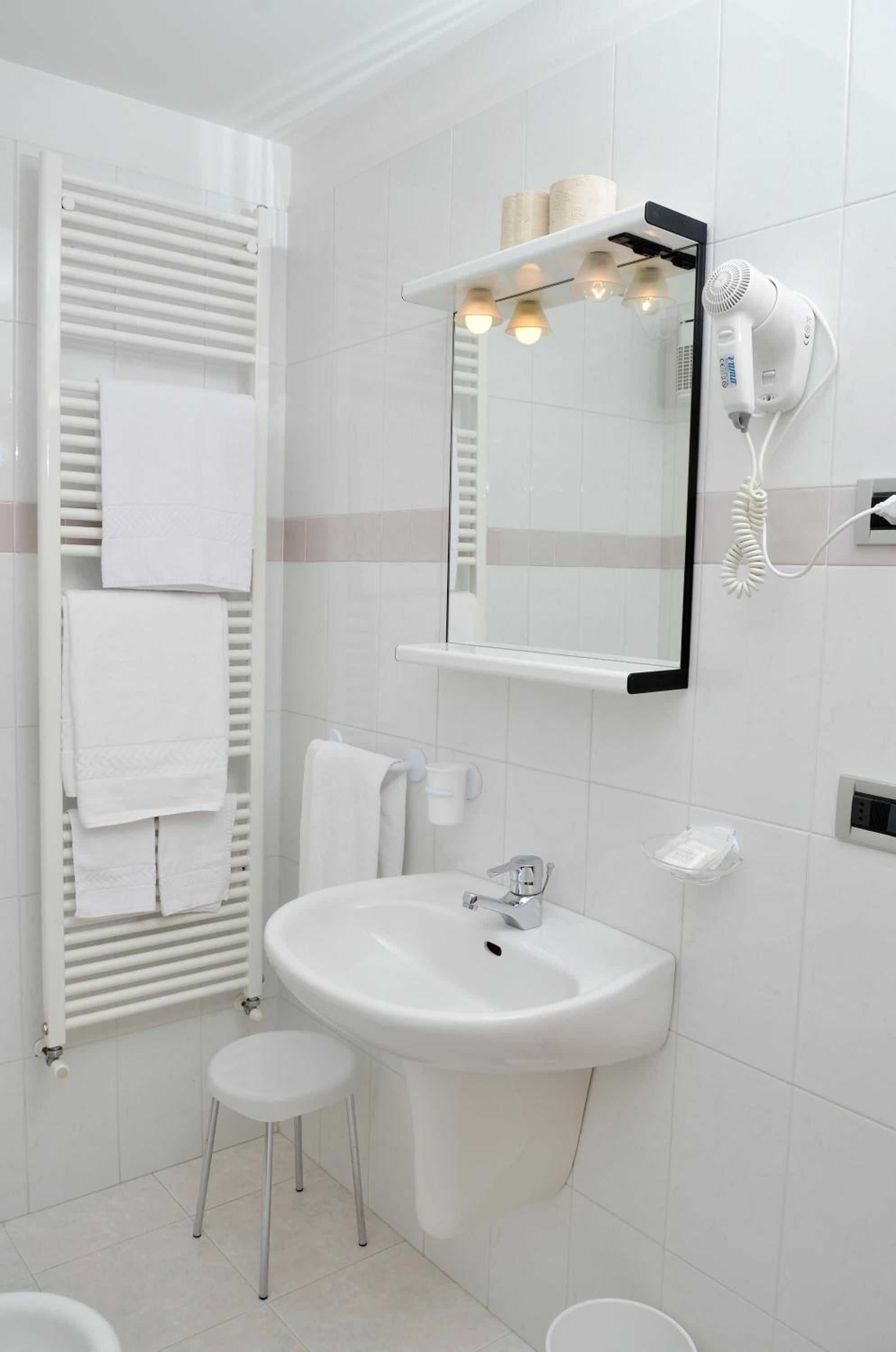Small One-Bedroom Apartment with Balcony photo 3