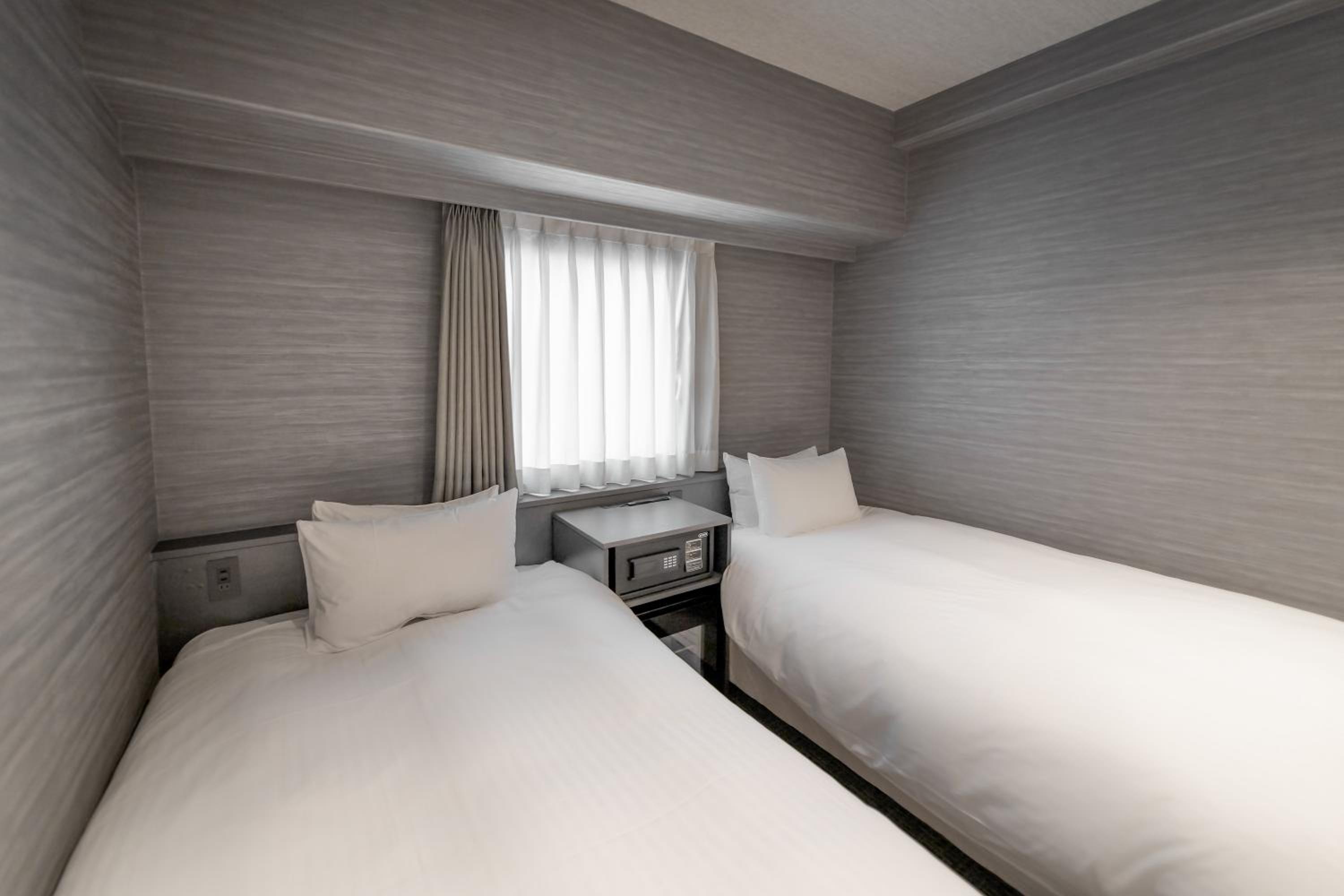 Standard Twin Room - Photo 4
