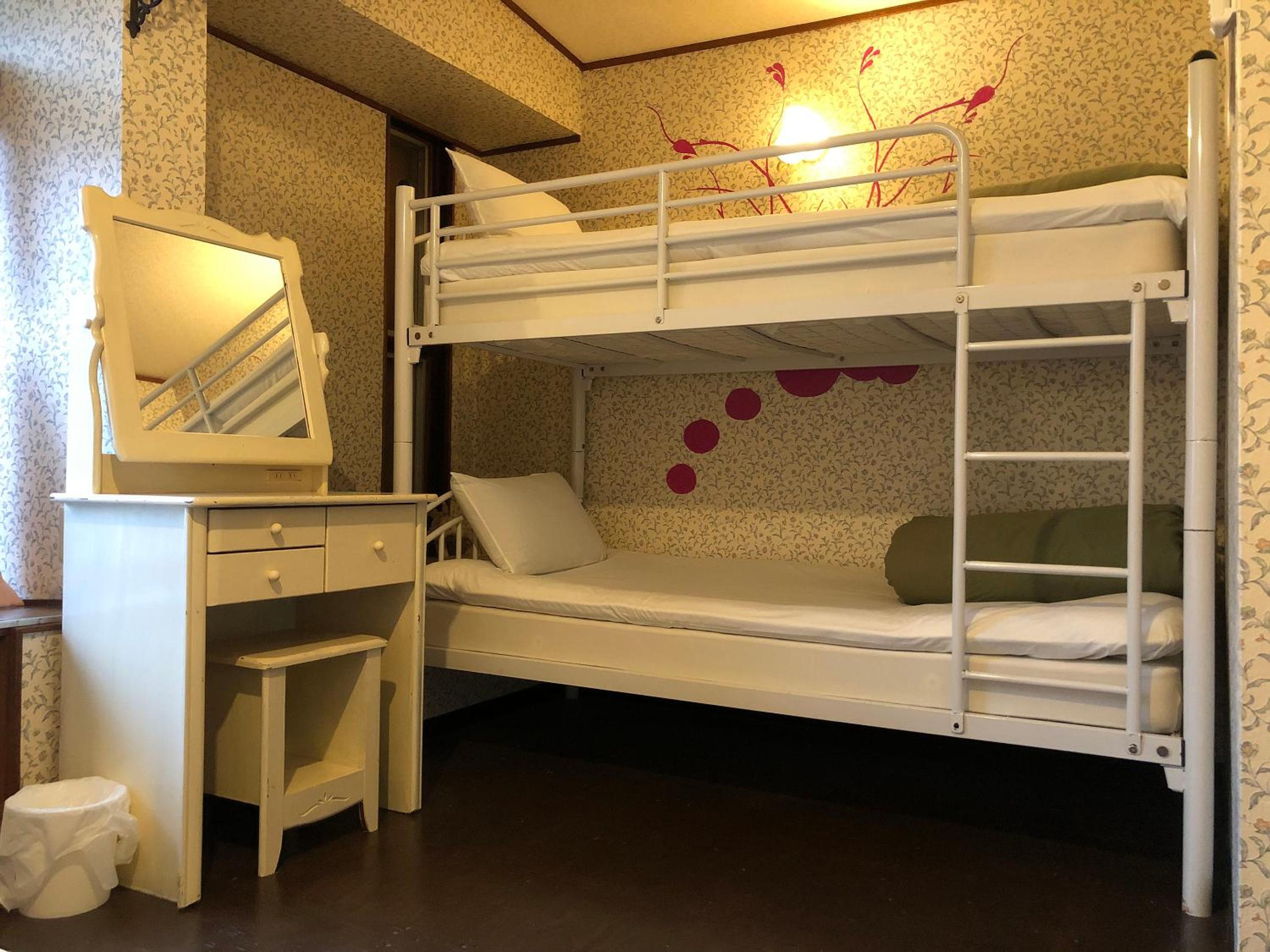 Bed in 4-Bed Mixed Dormitory Room photo 1