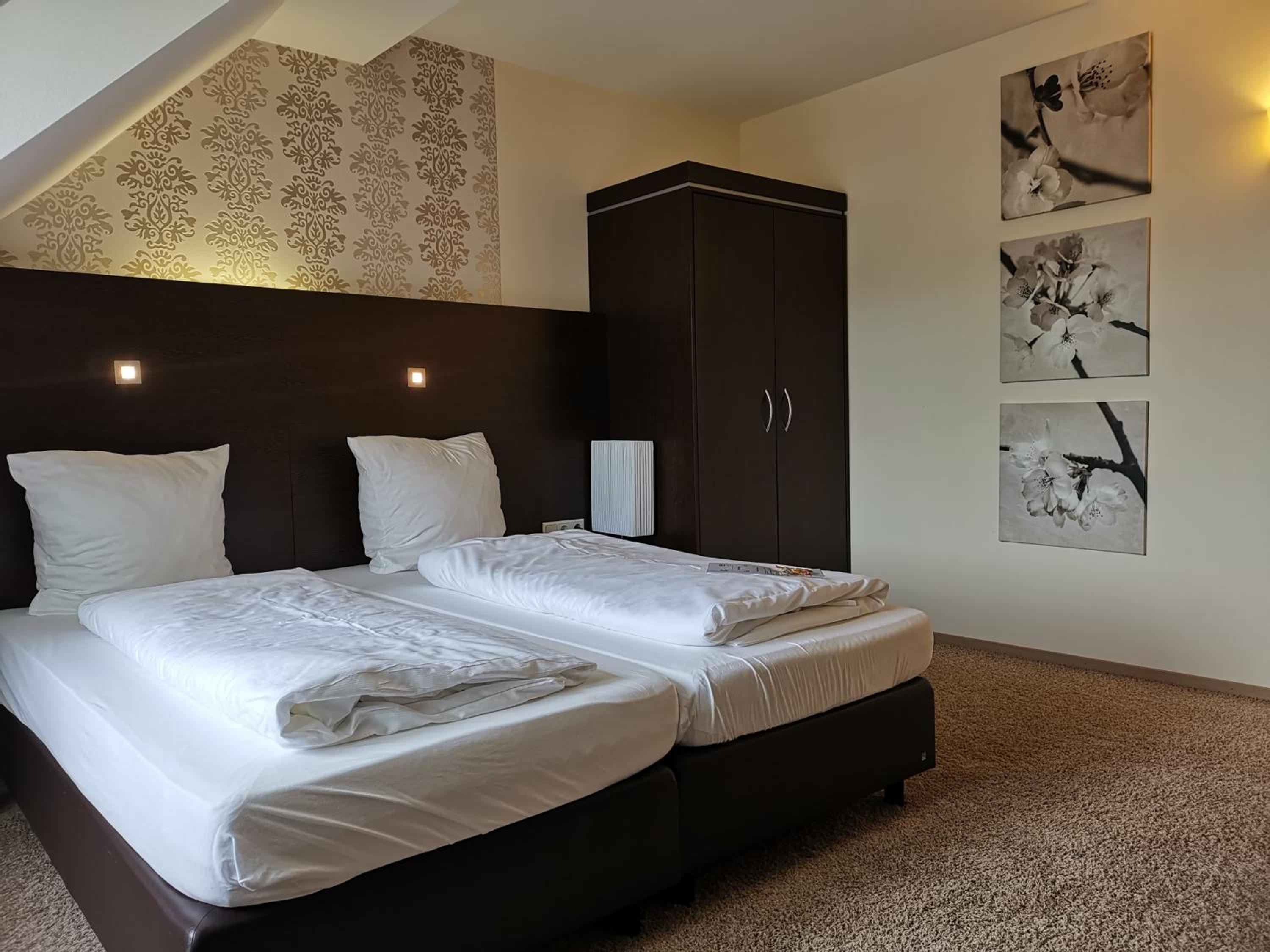 Business Double Room - Photo 1