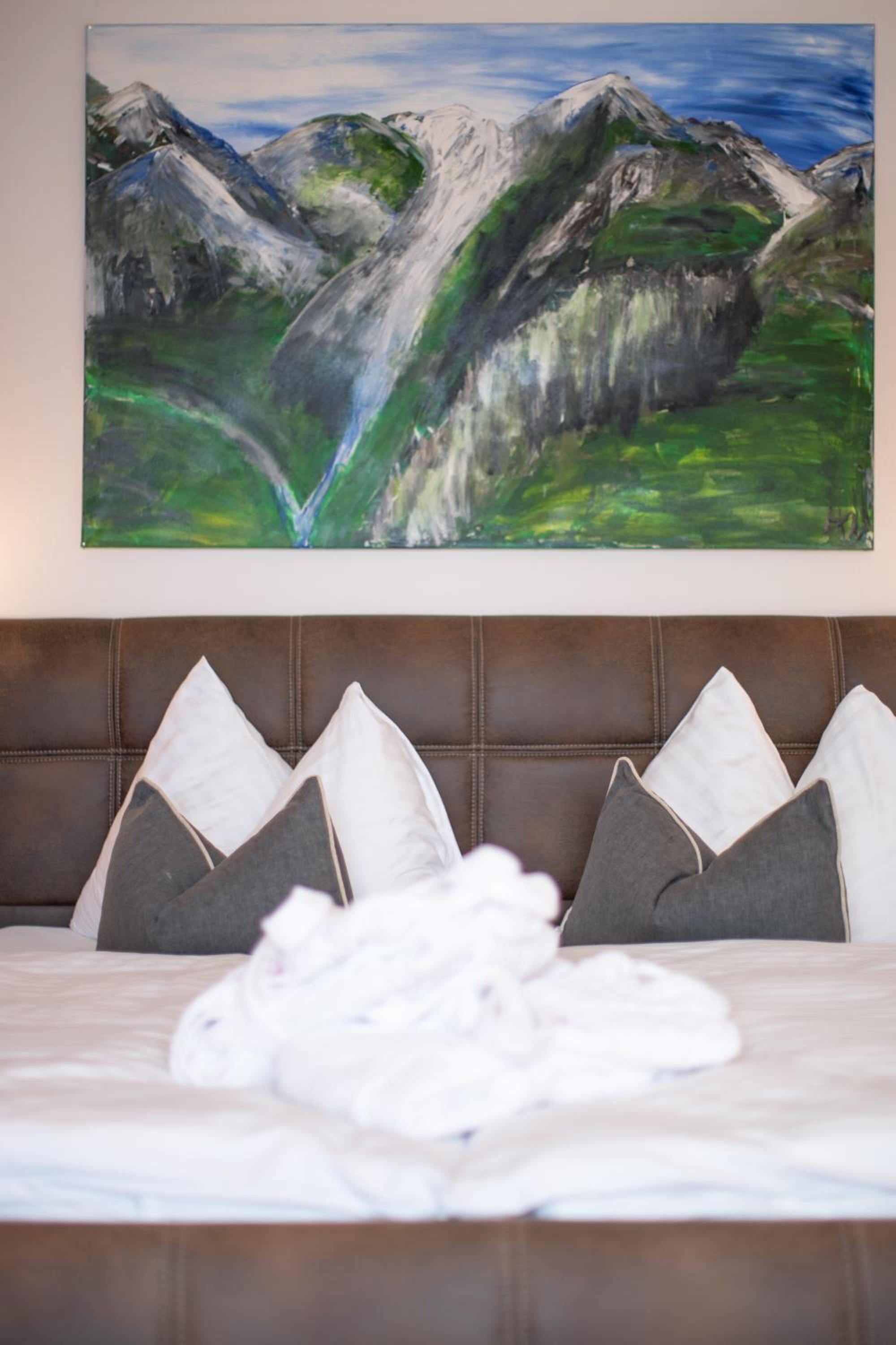Deluxe Double Room with Balcony - Photo 6