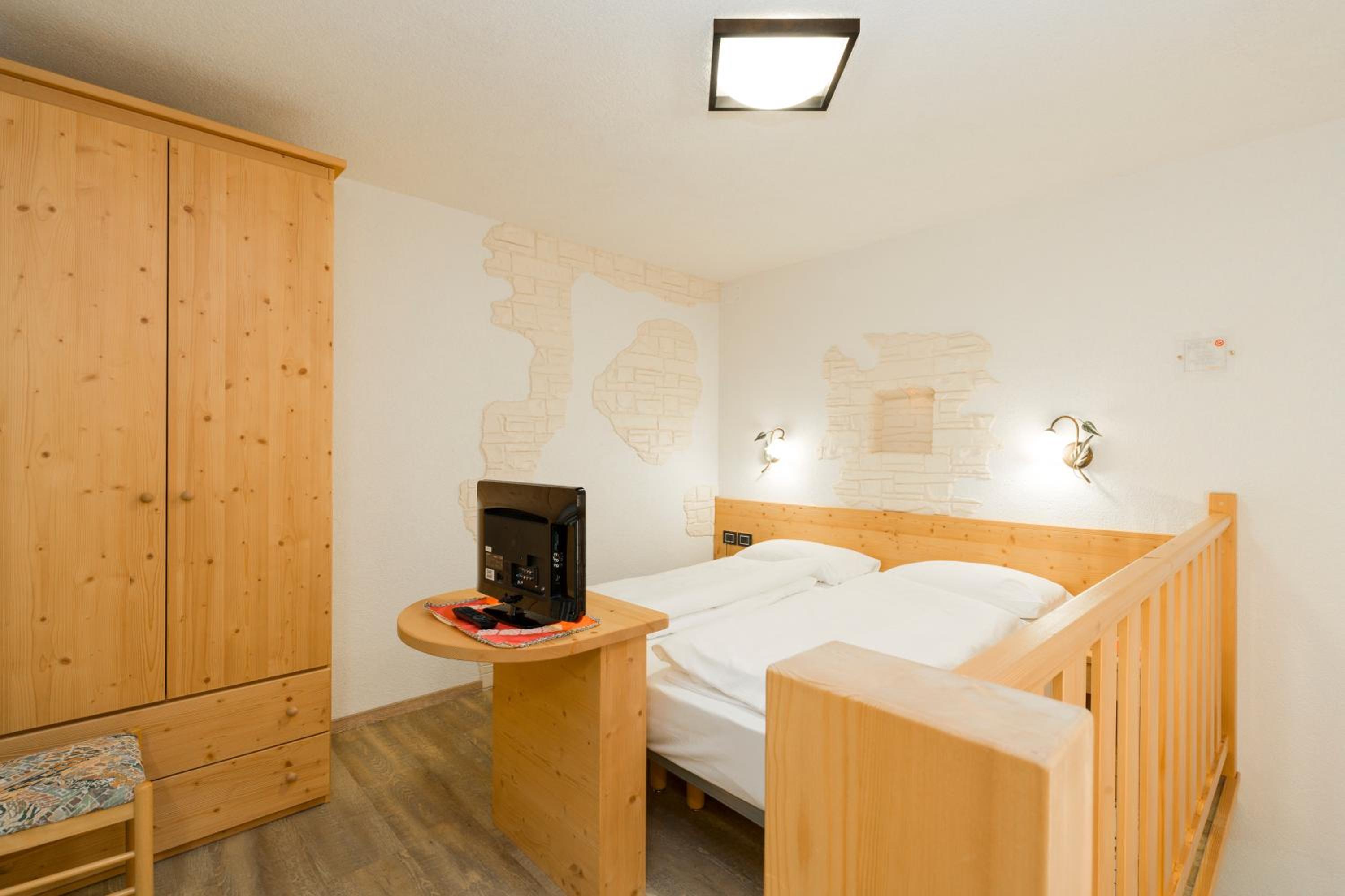 Double or Twin Room with Mountain View