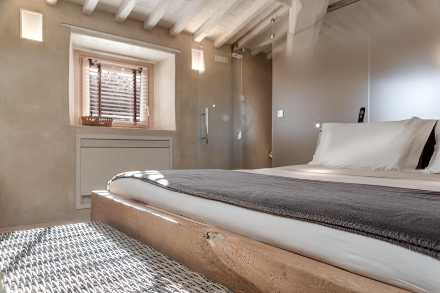 Deluxe Double Room with Bath - Photo 14