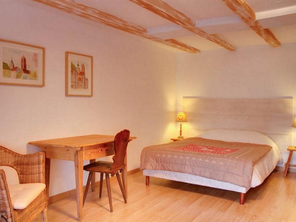 Quadruple Room with Private Bathroom photo 1