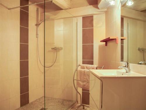 Quadruple Room with Private Bathroom photo 3